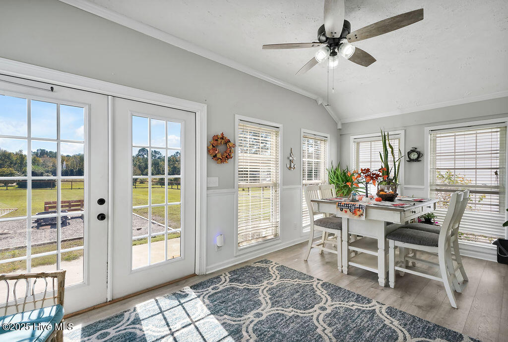 100537845 | Photo 34