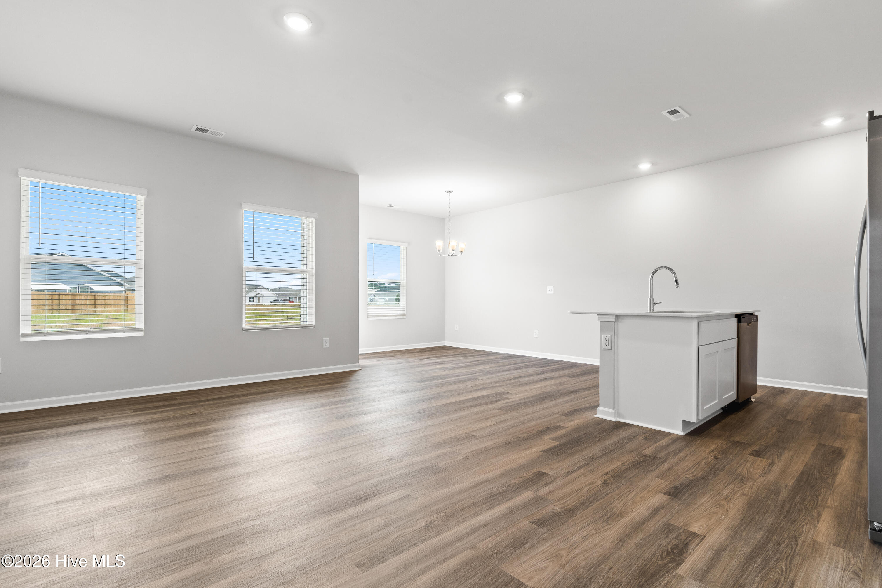 100567878 | Photo 13