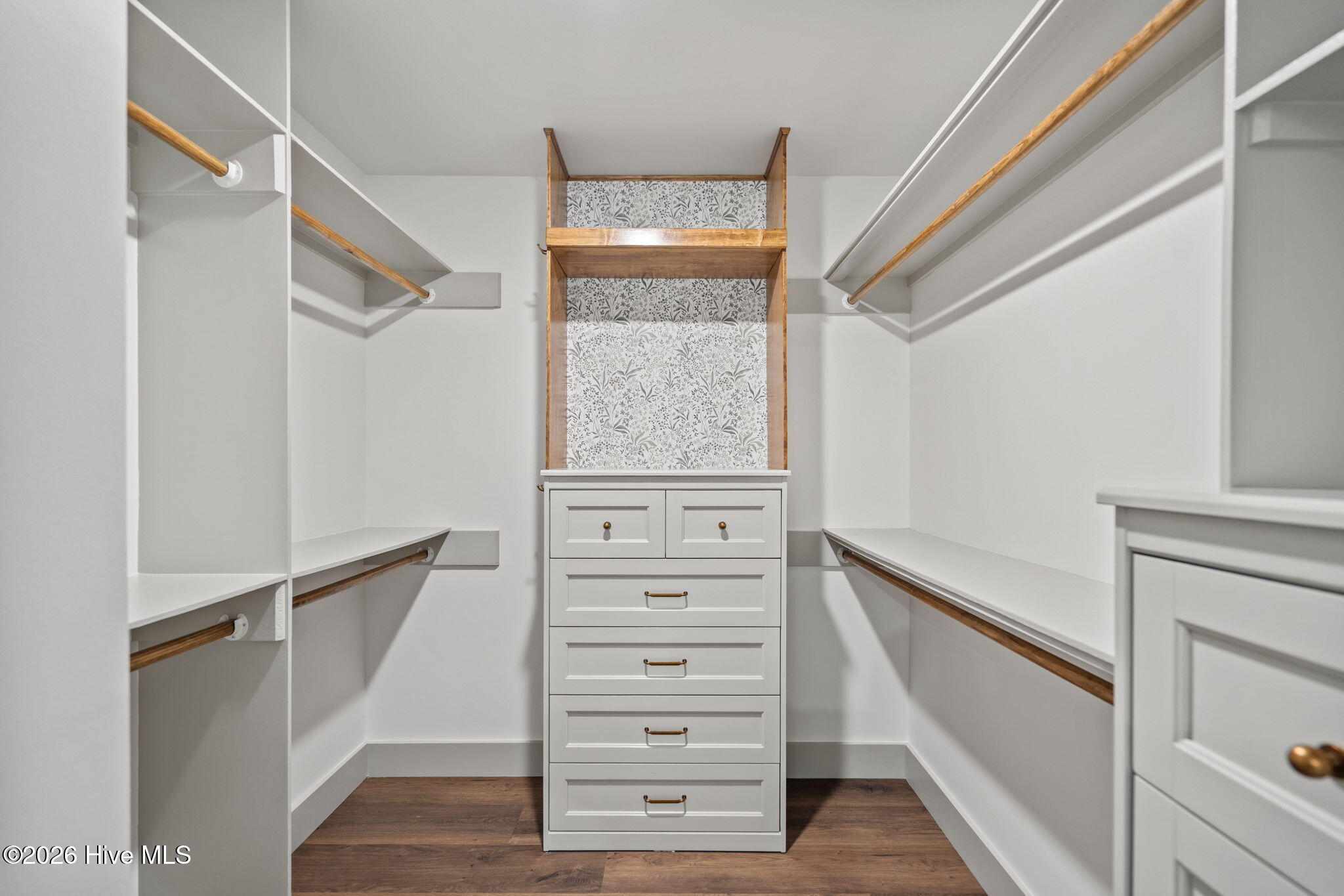 100555657 | Photo 35