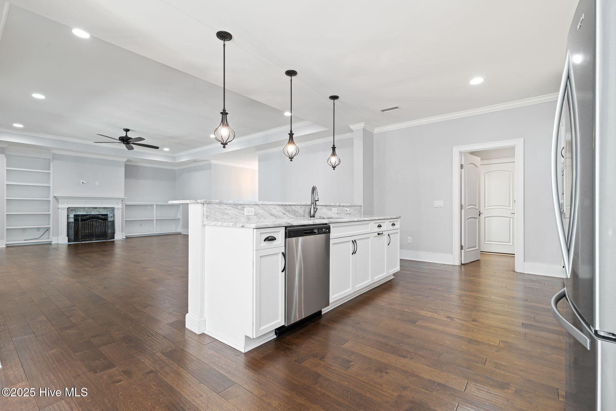 100542044 | Photo 21