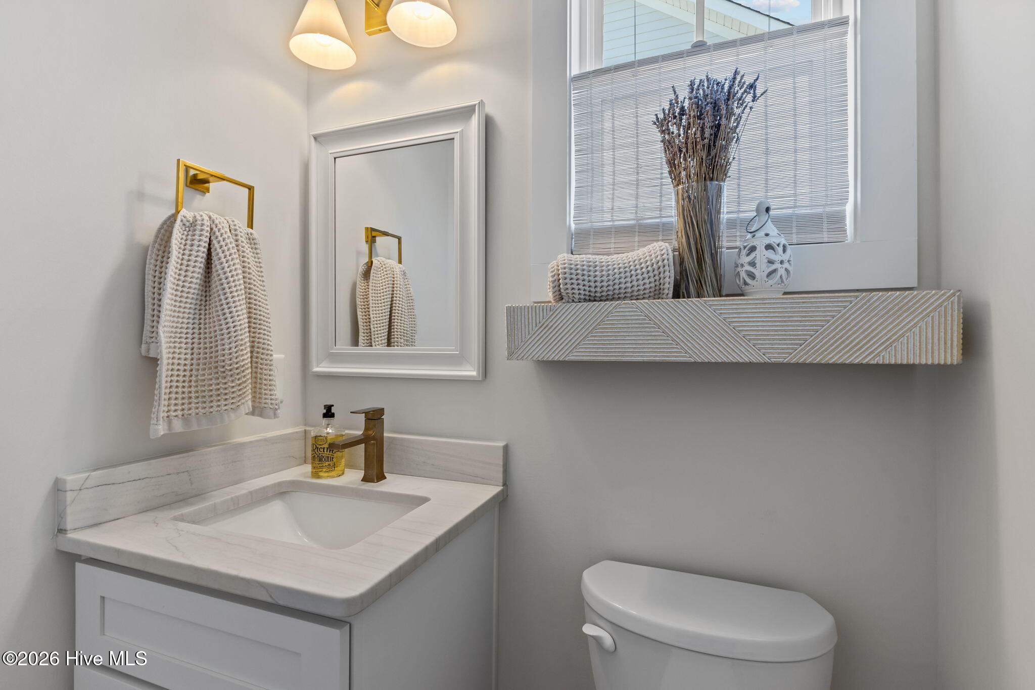 100569687 | Photo 18