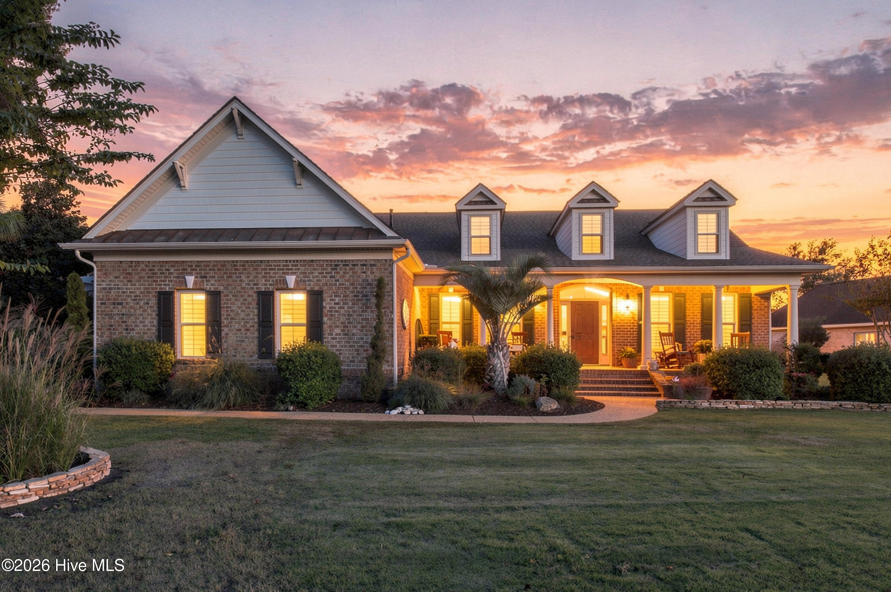 963 Woodwind Drive — listing photograph 3