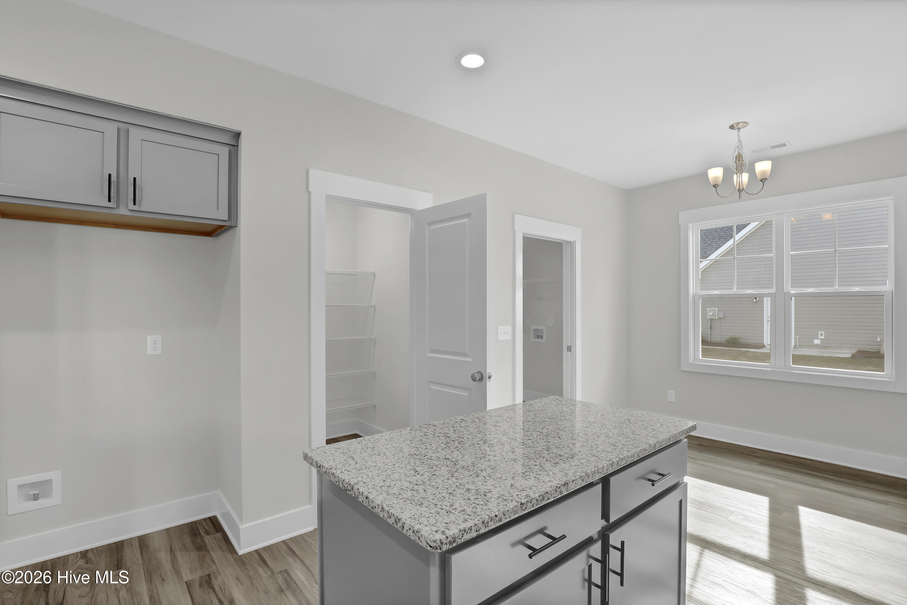 100547991 | Photo 16