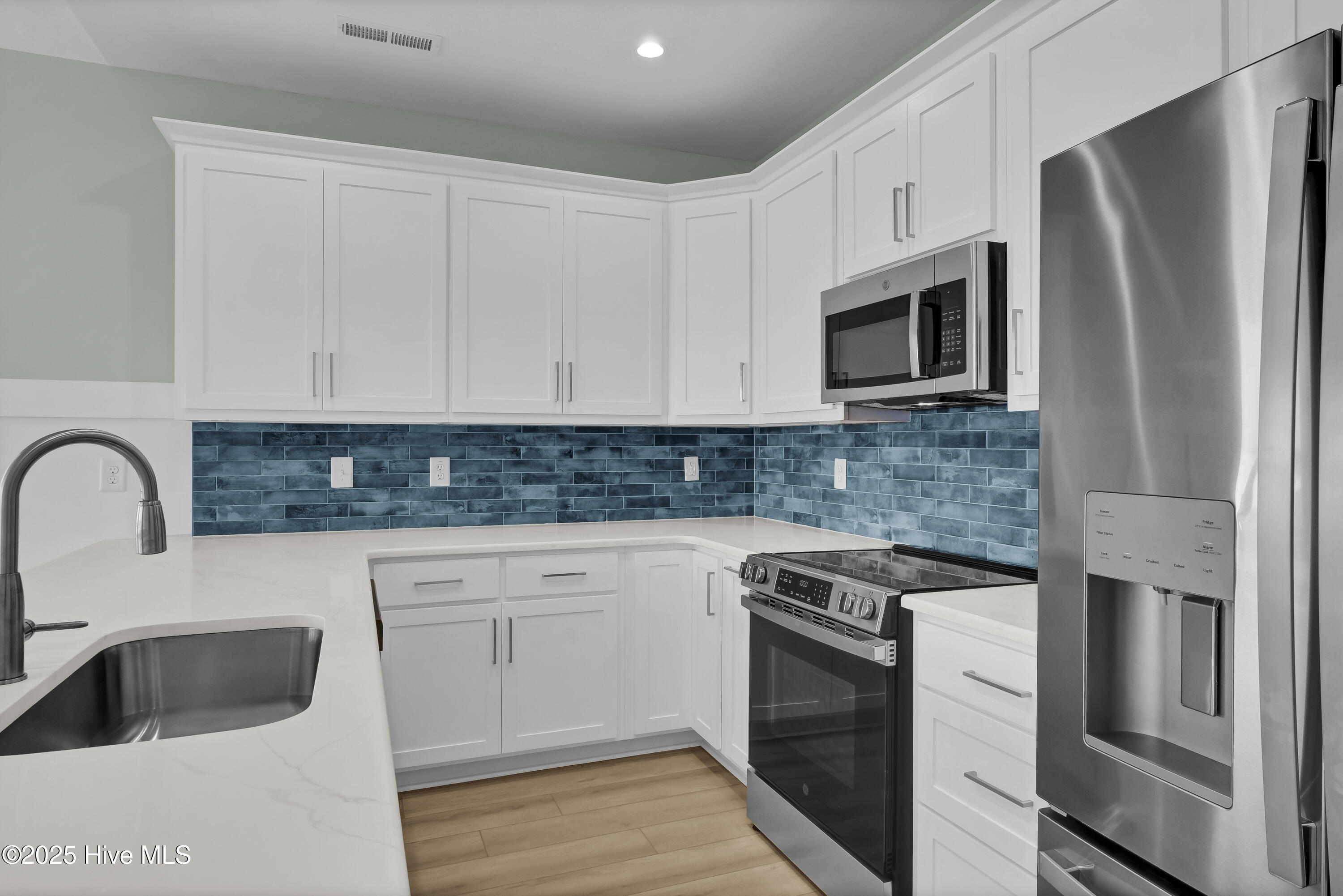 100542555 | Photo 14