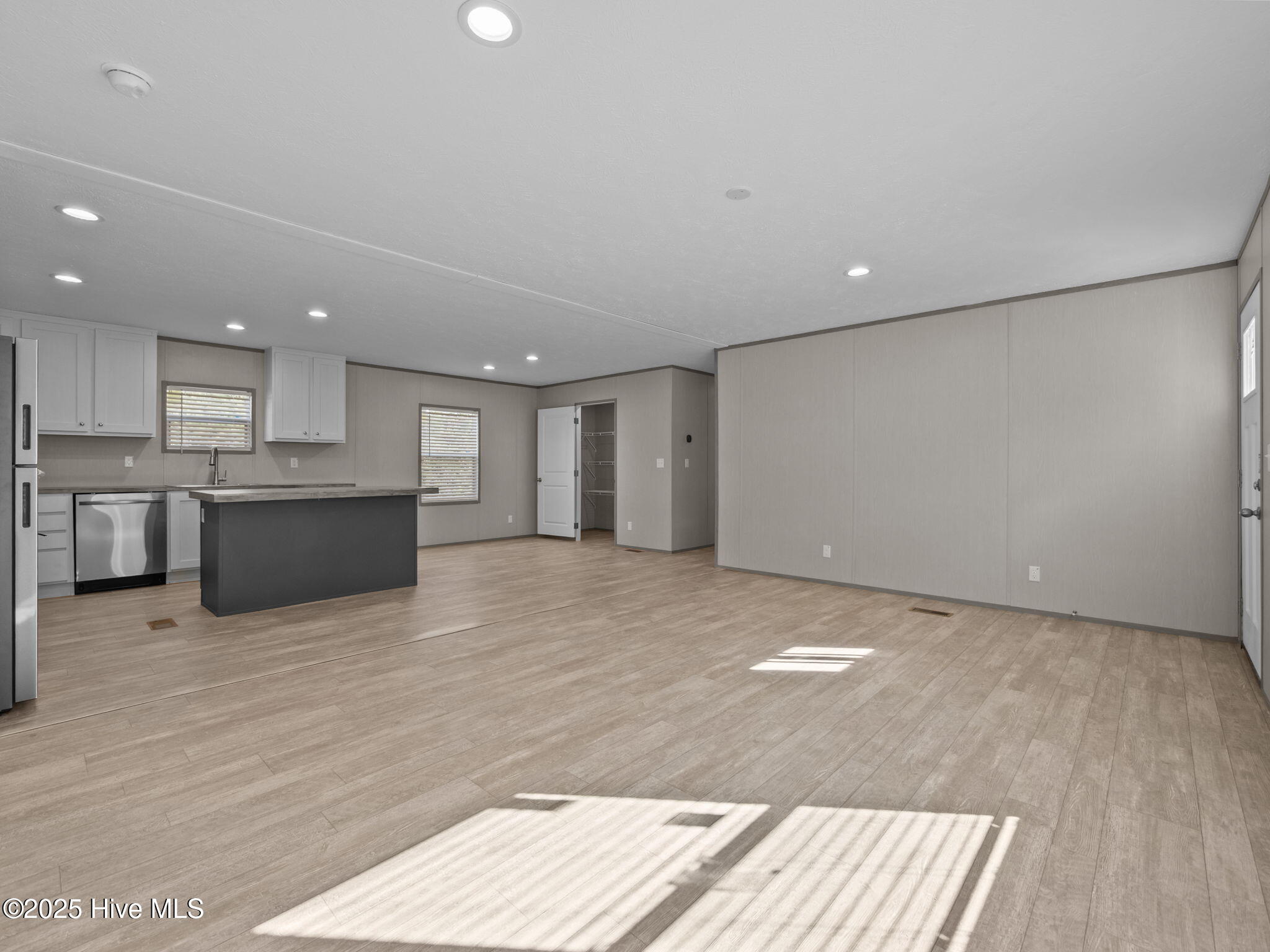 100541936 | Photo 29