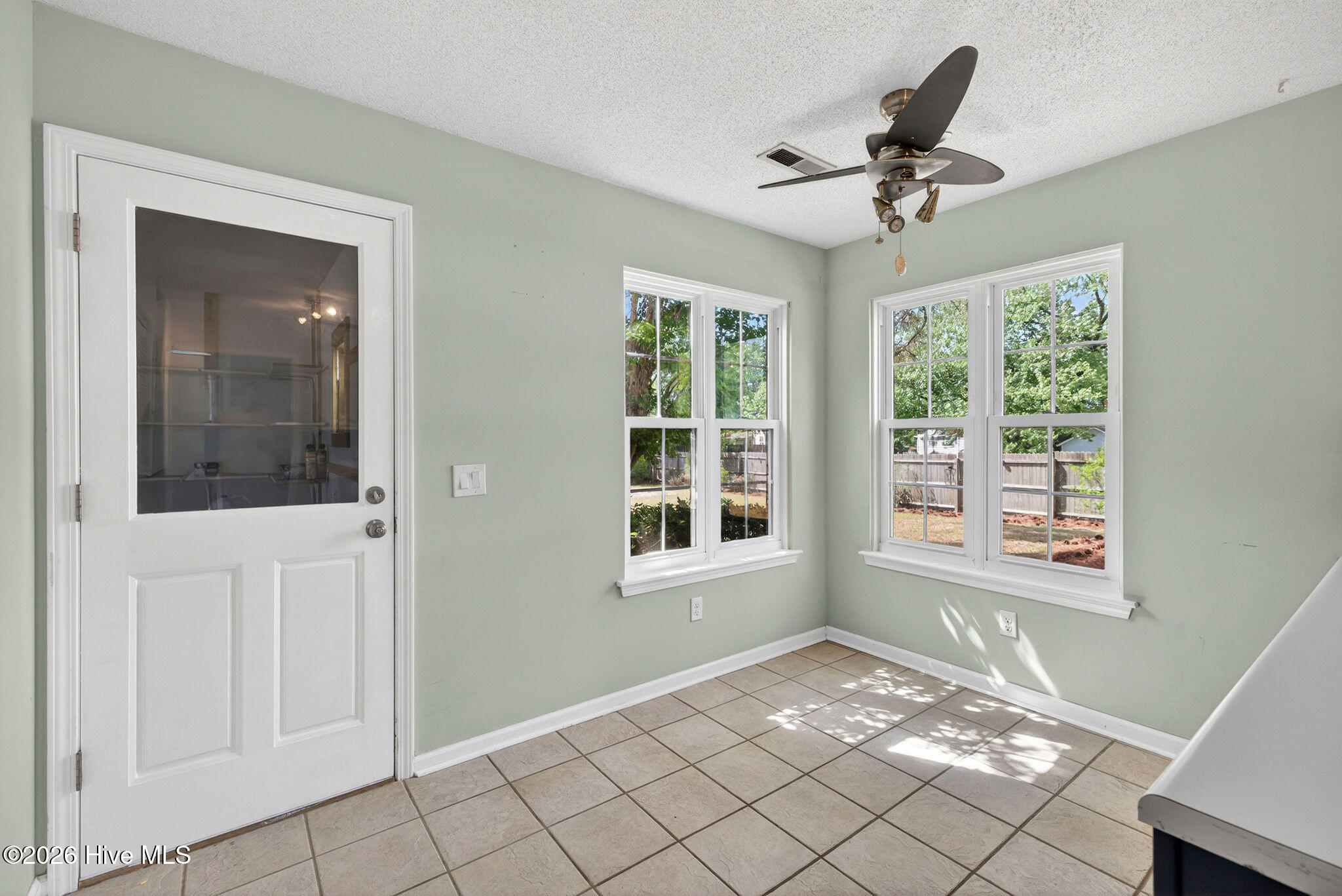 100567707 | Photo 30