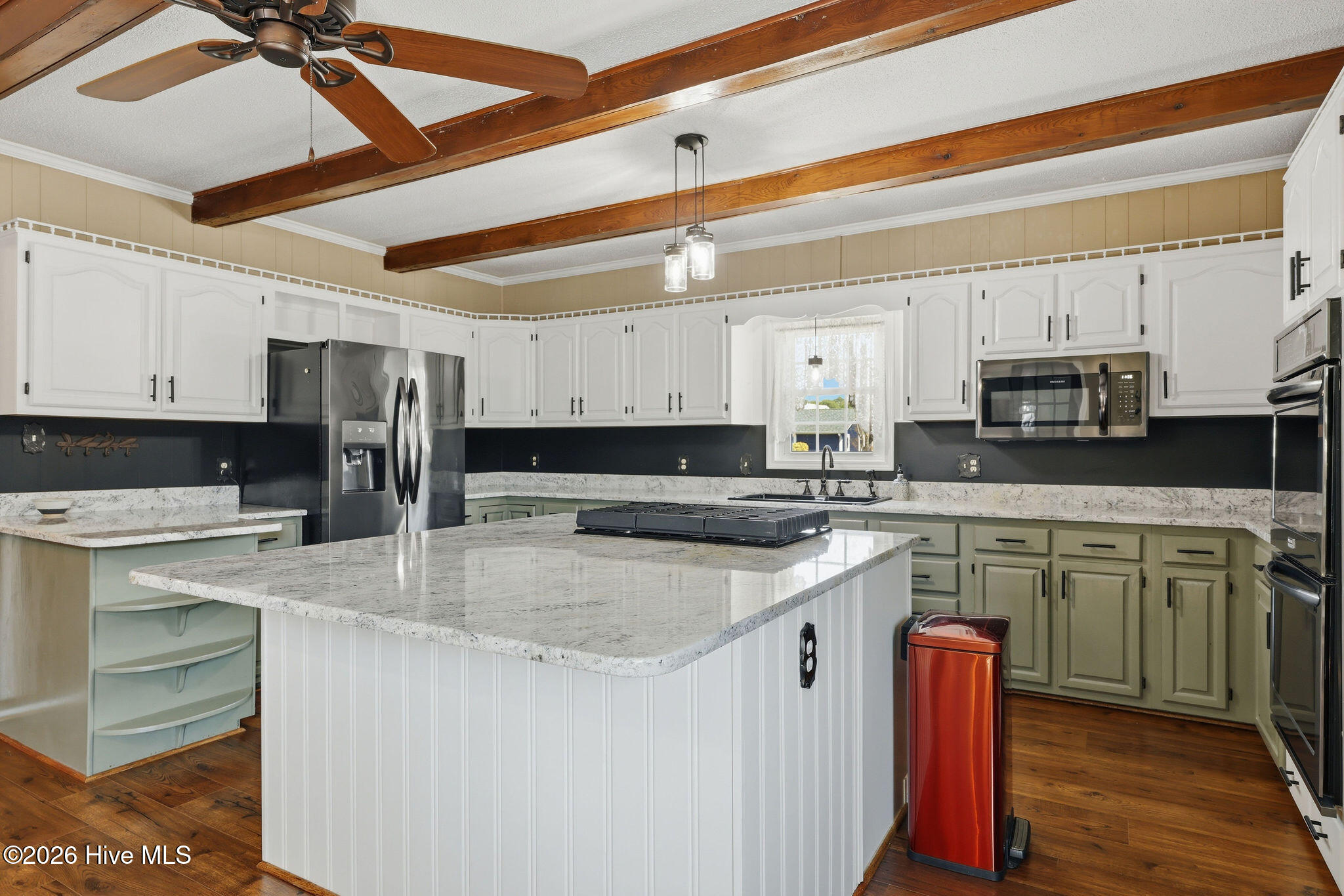 100557788 | Photo 19