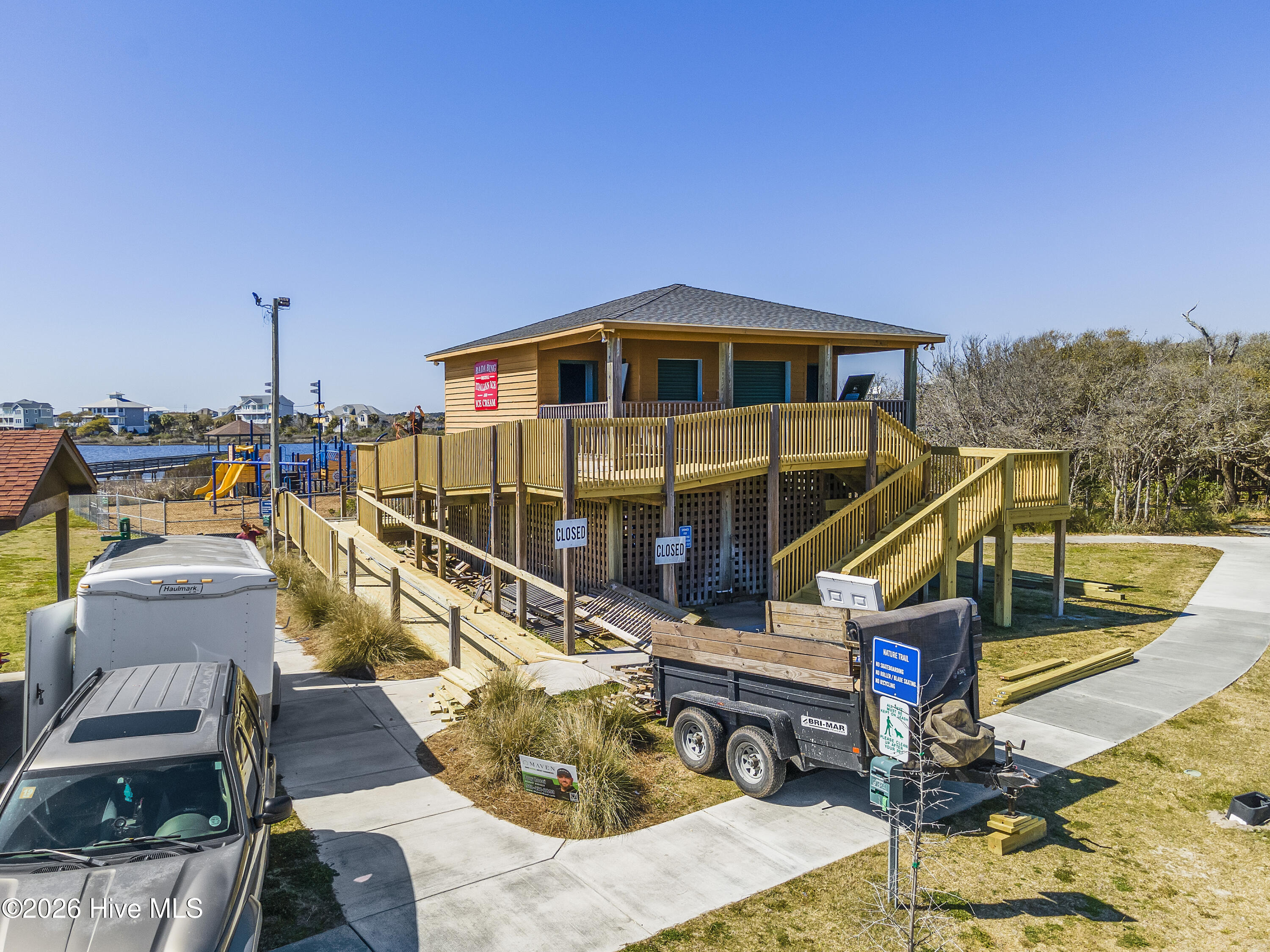 100549659 | Photo 63