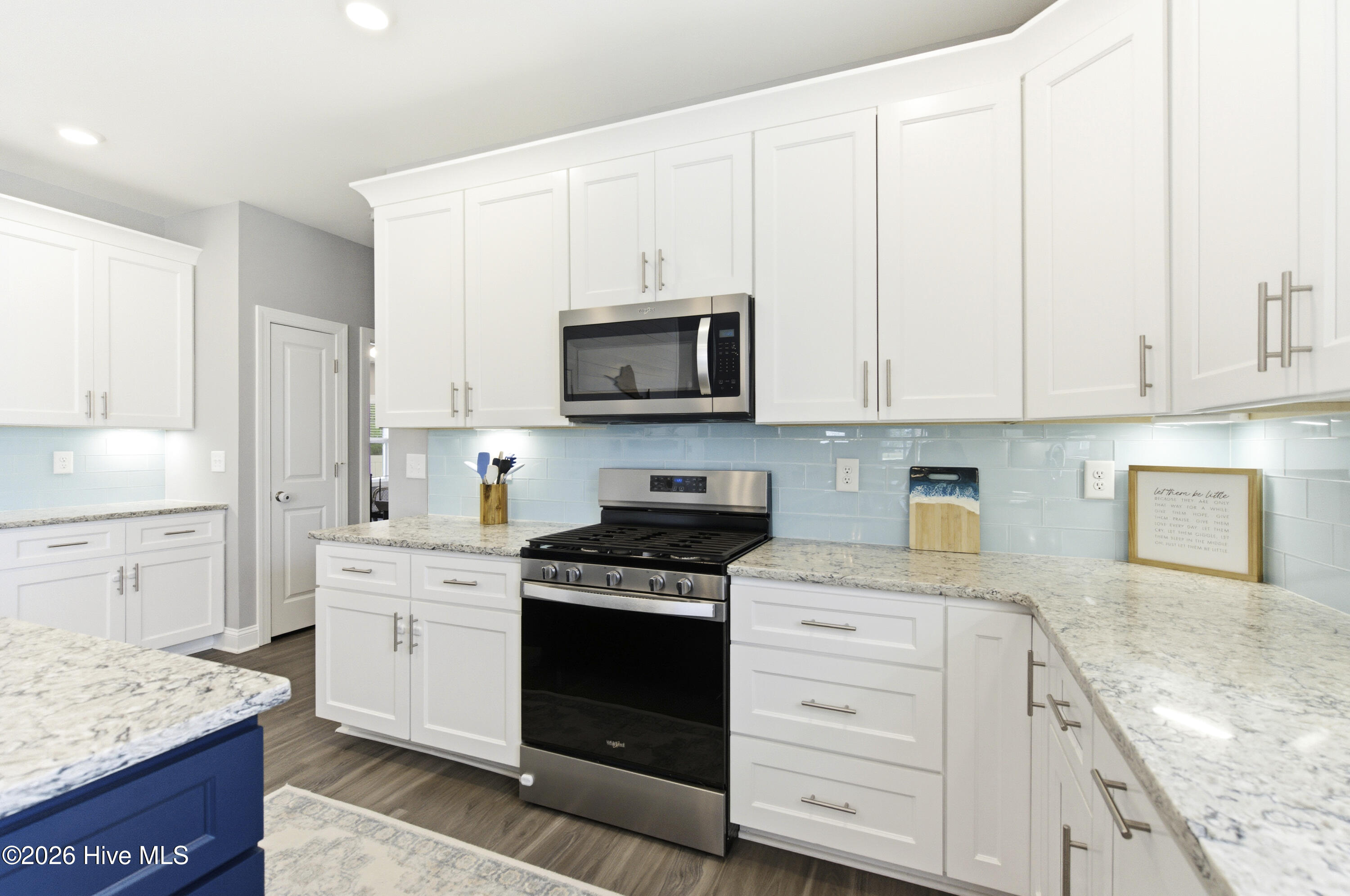 100568018 | Photo 28