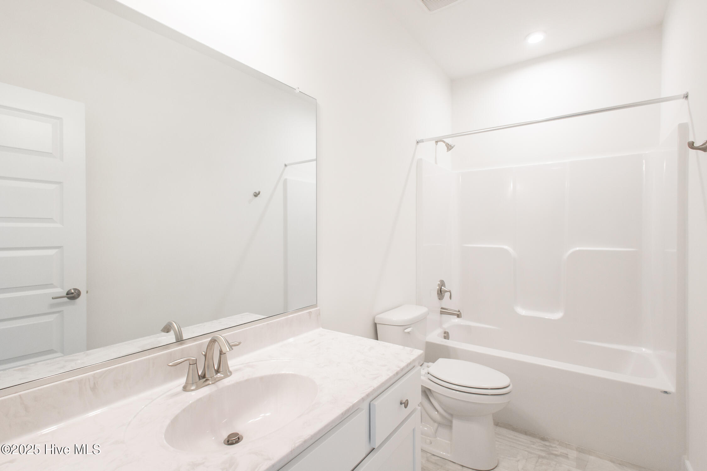 100561162 | Photo 19