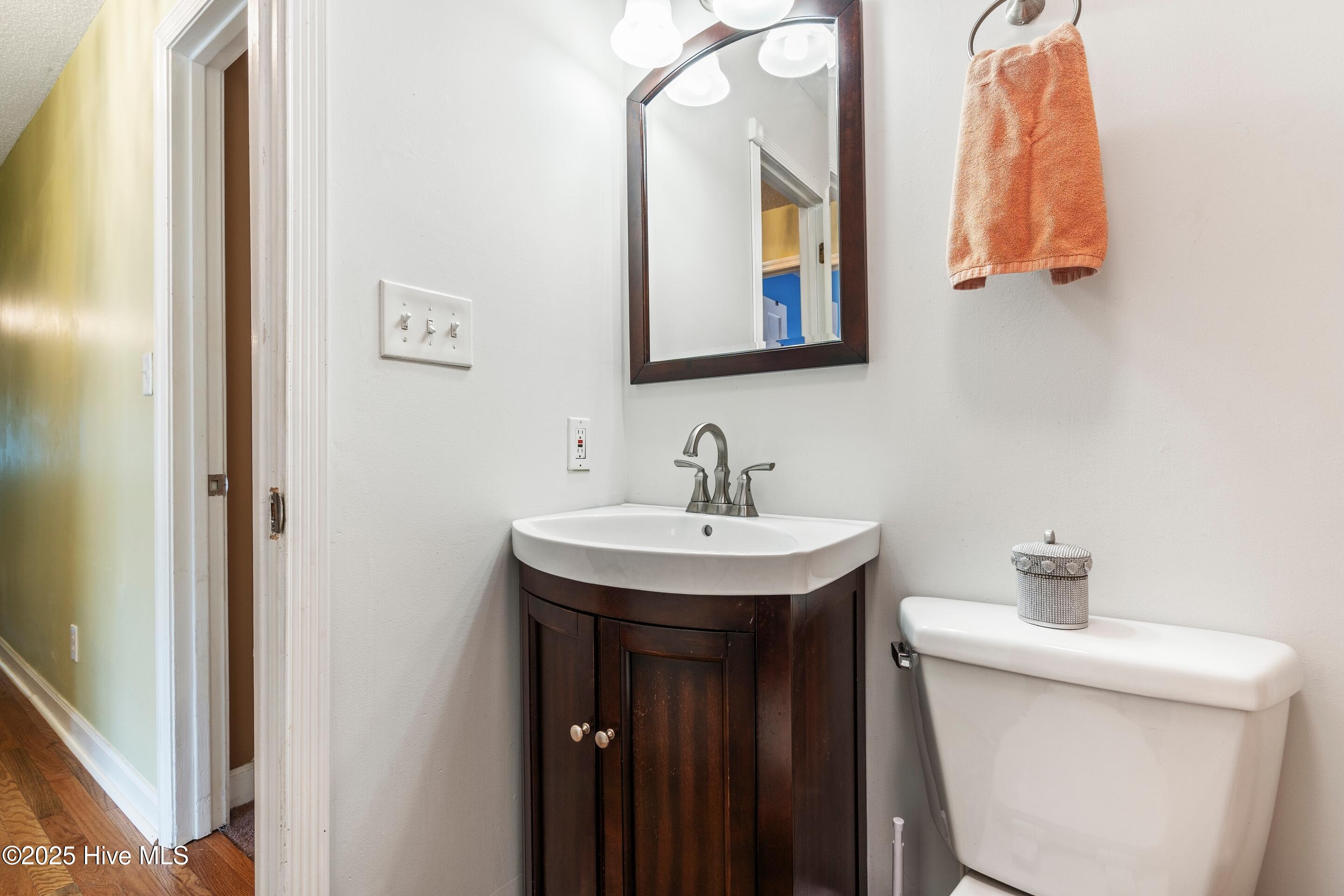 100543561 | Photo 35