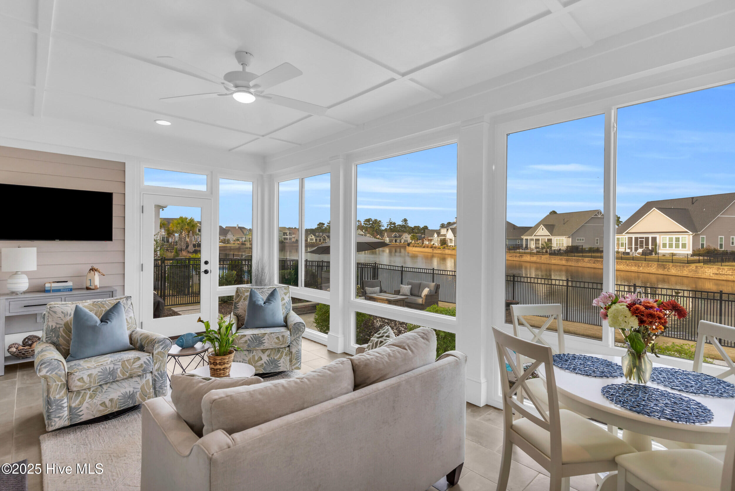 100543142 | Photo 45