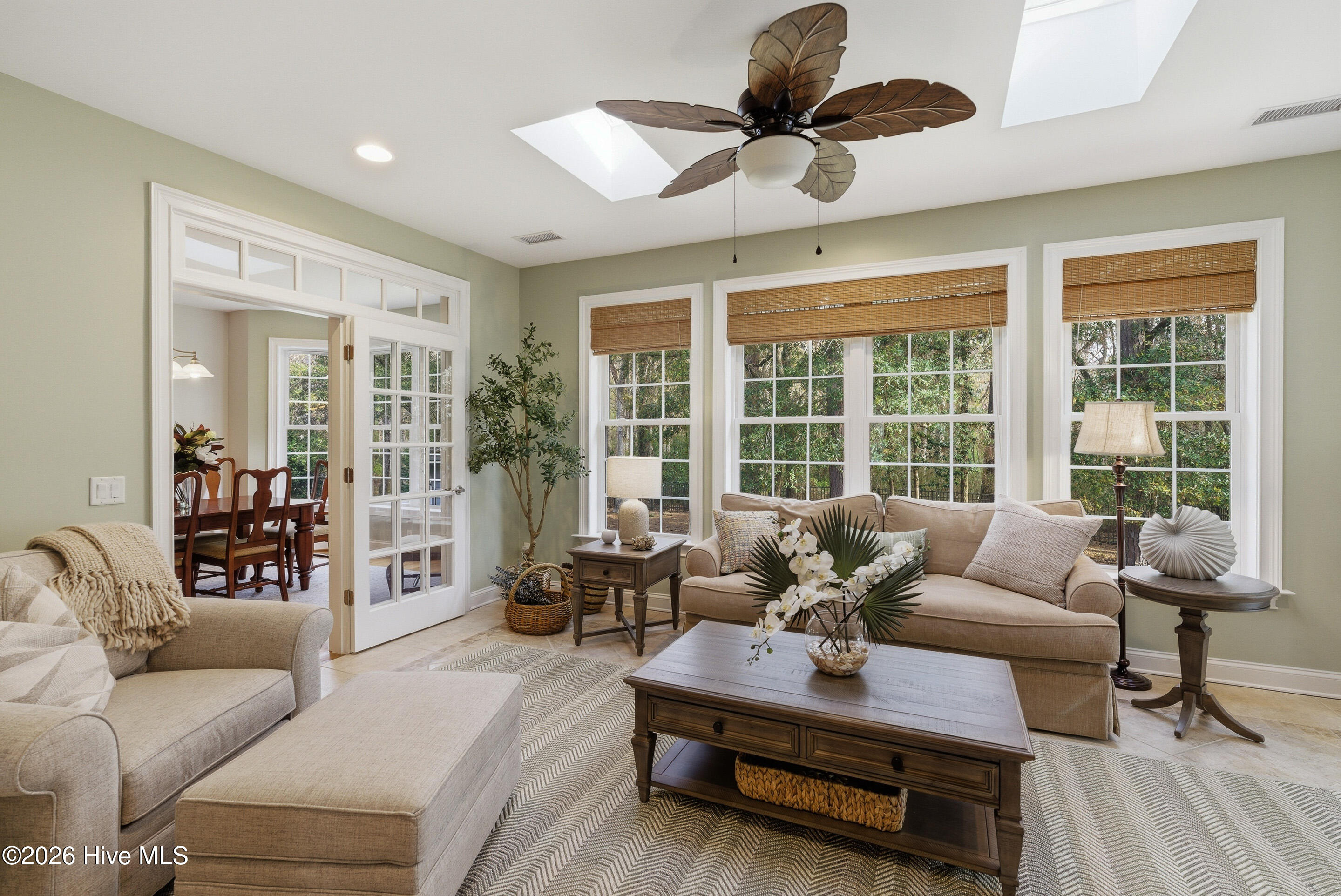 100563976 | Photo 15