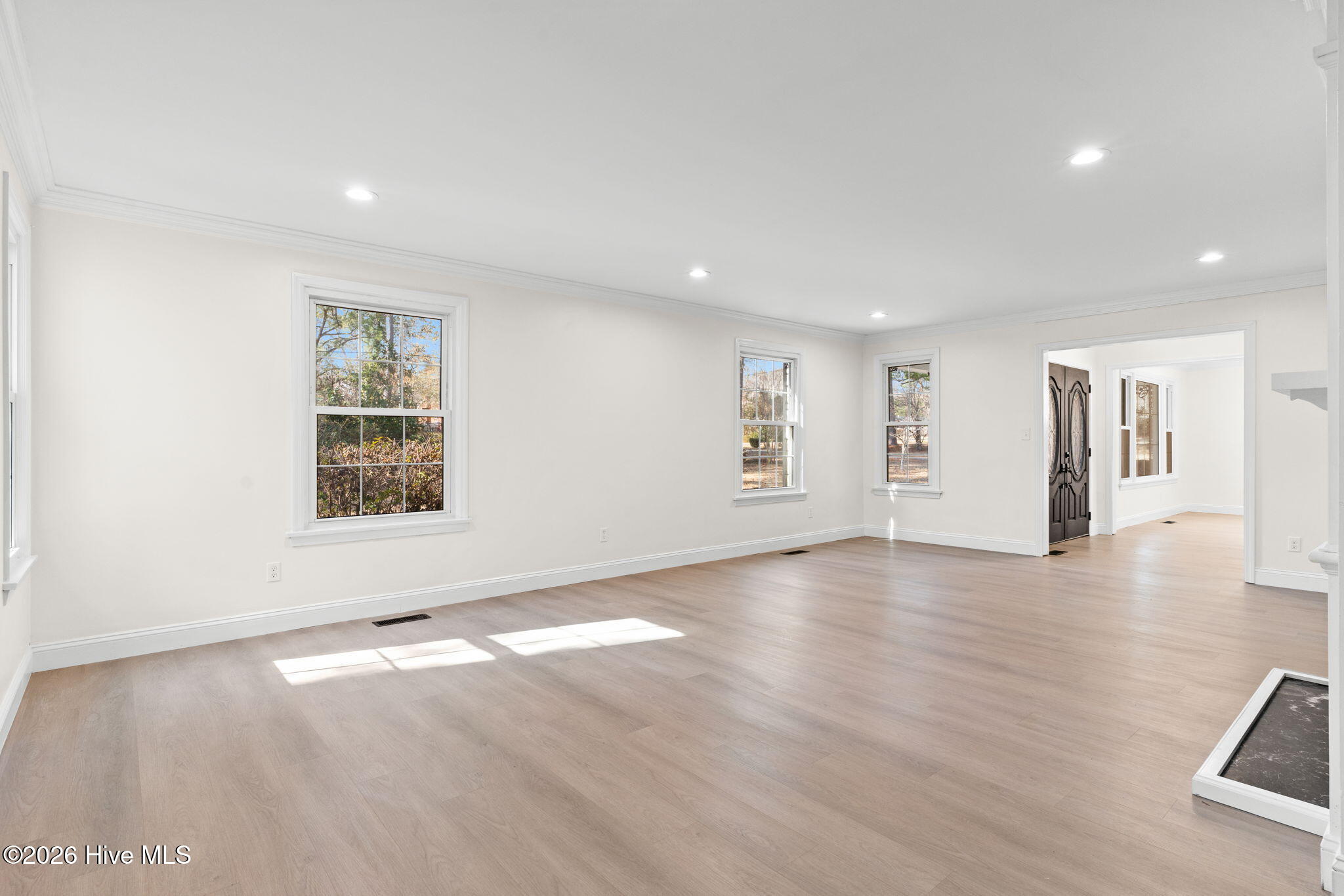 100548429 | Photo 13