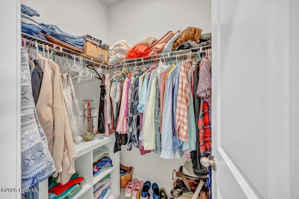 100561956 | Photo 18