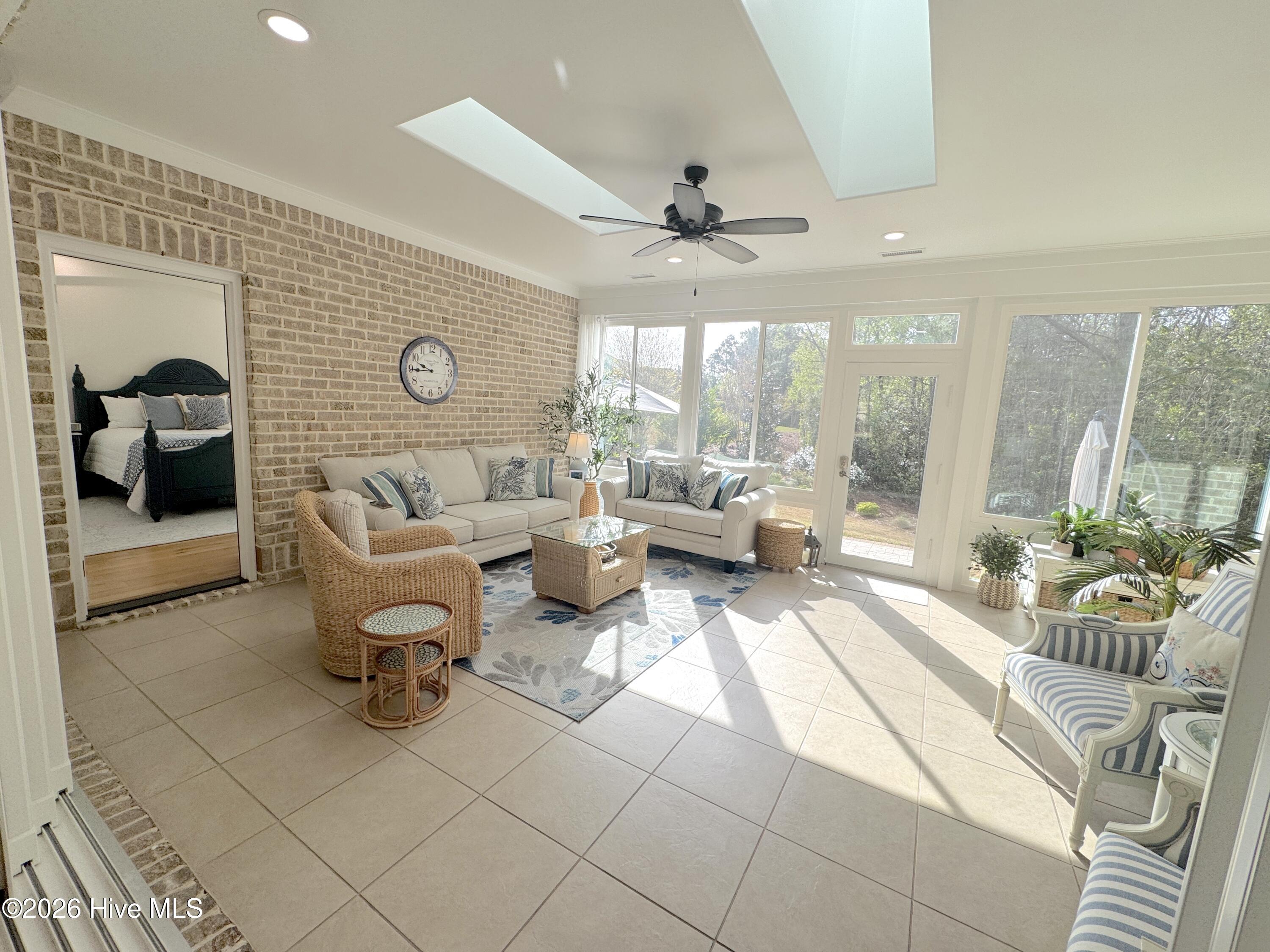 100564015 | Photo 15