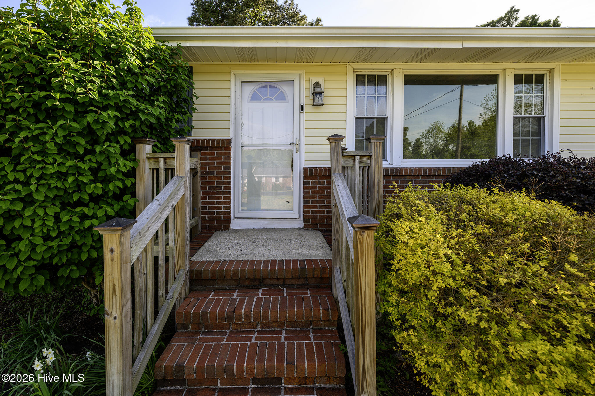 100567518 | Photo 26