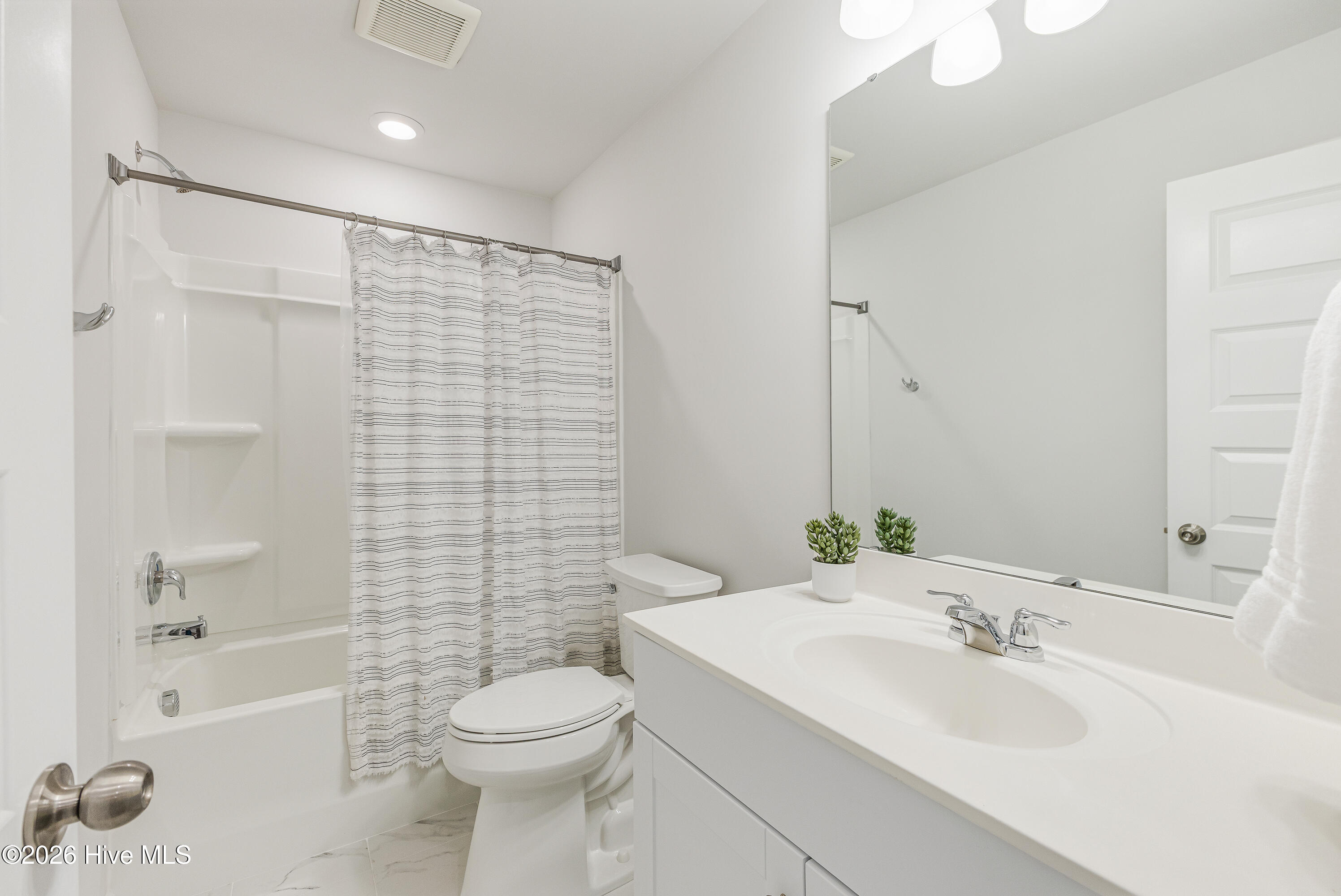 100561168 | Photo 23