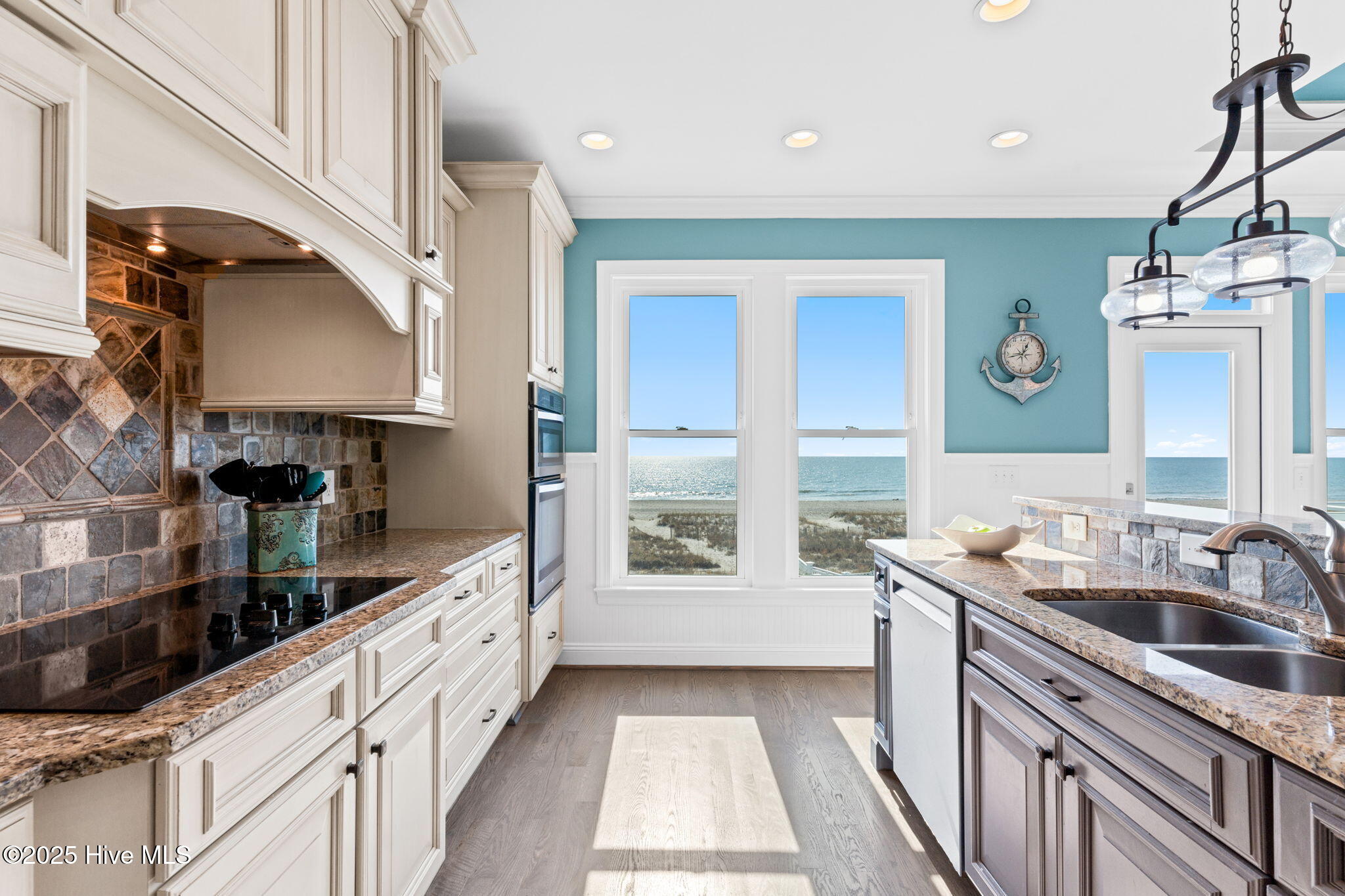 100542576 | Photo 23