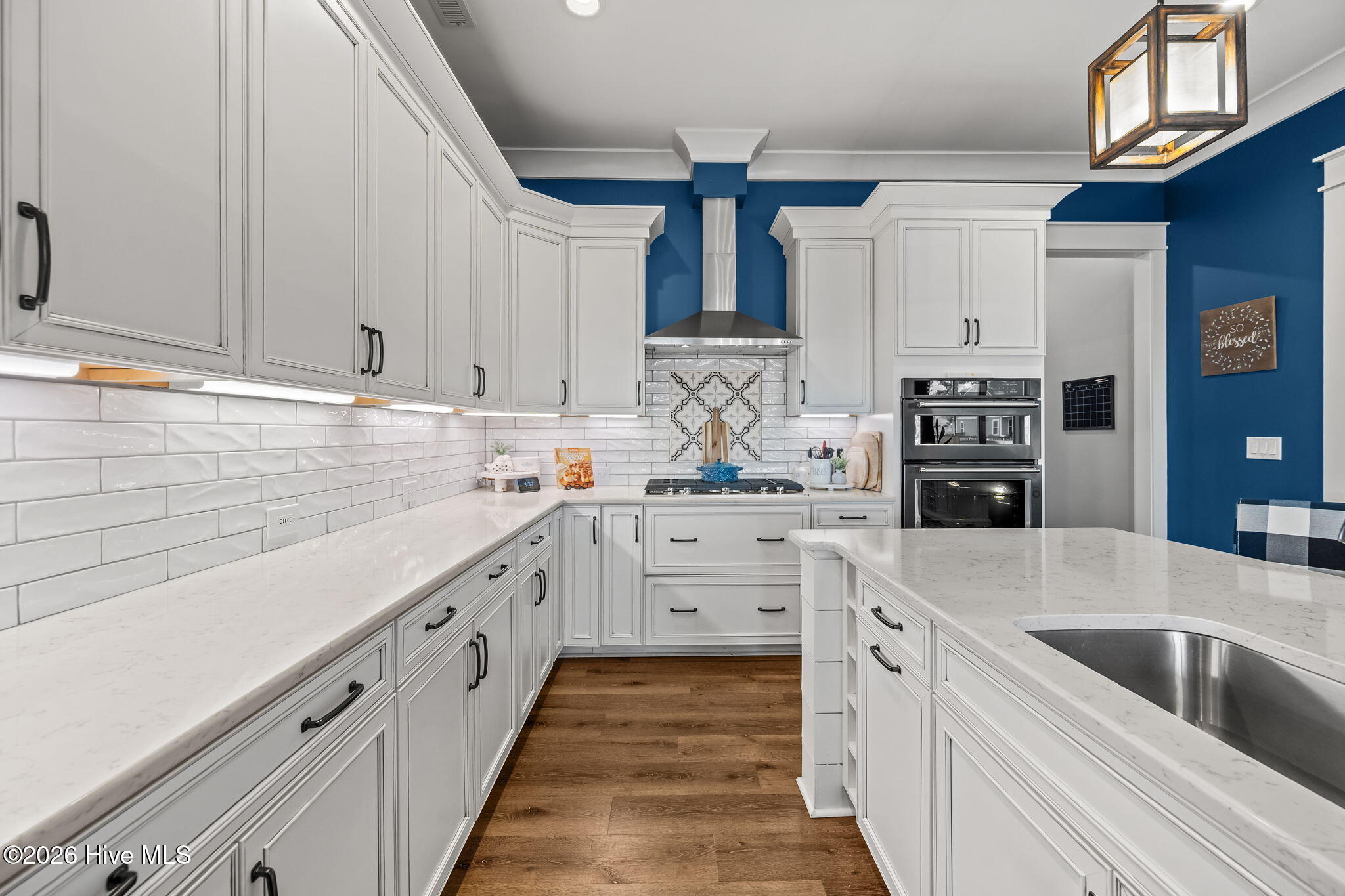 100555870 | Photo 15