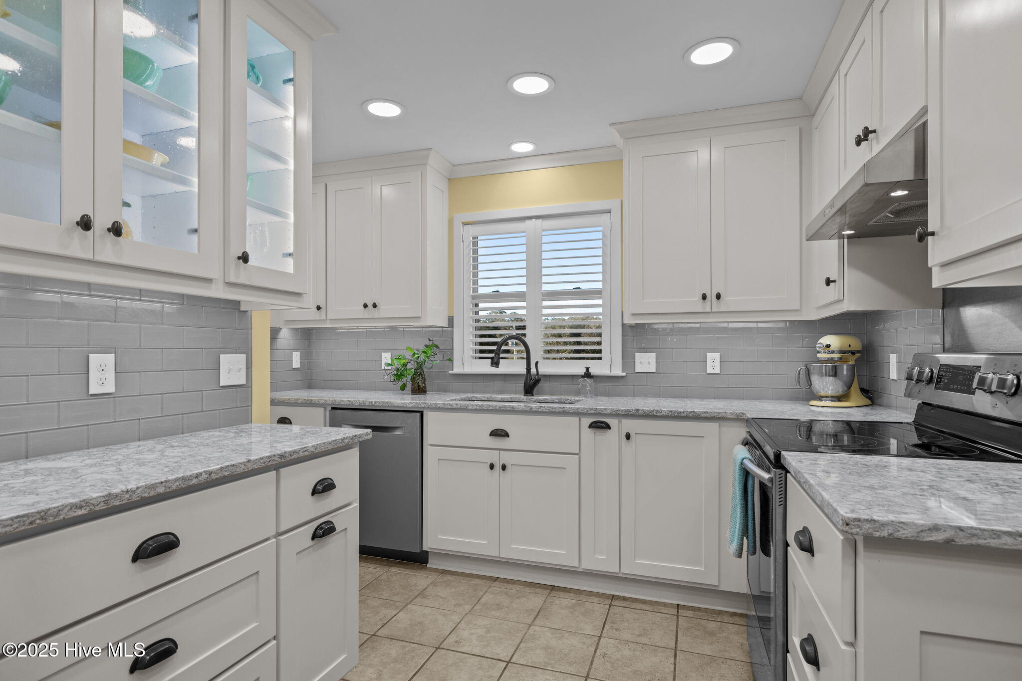 100542627 | Photo 13