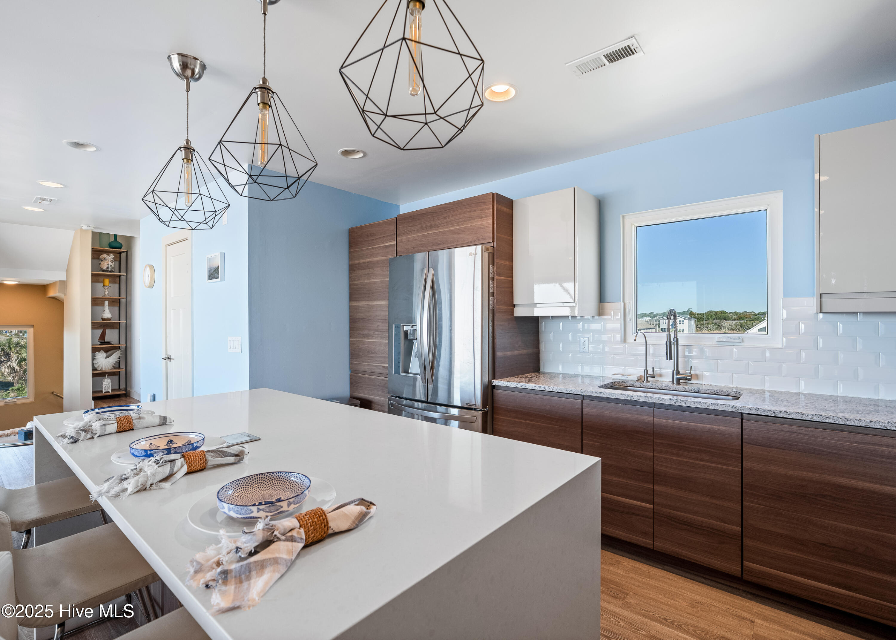 100539588 | Photo 32