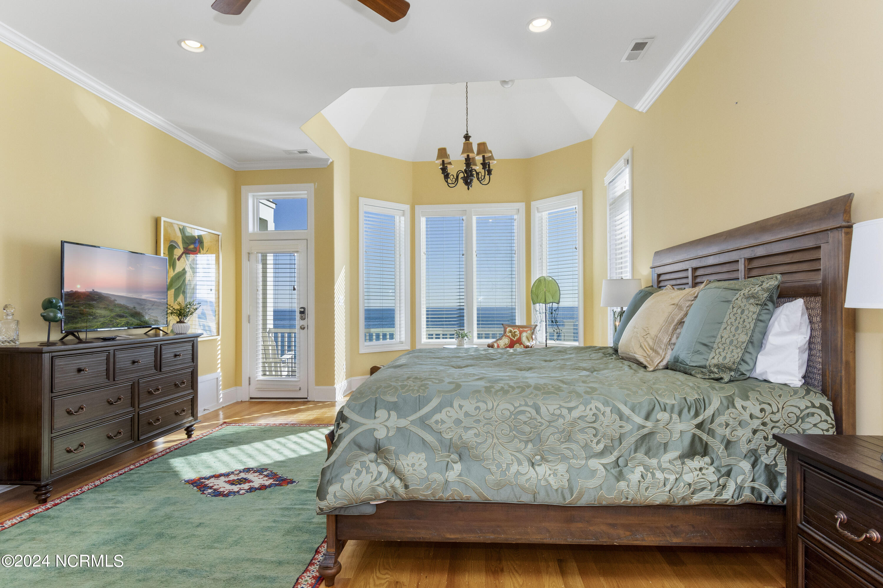 100429078 | Photo 30