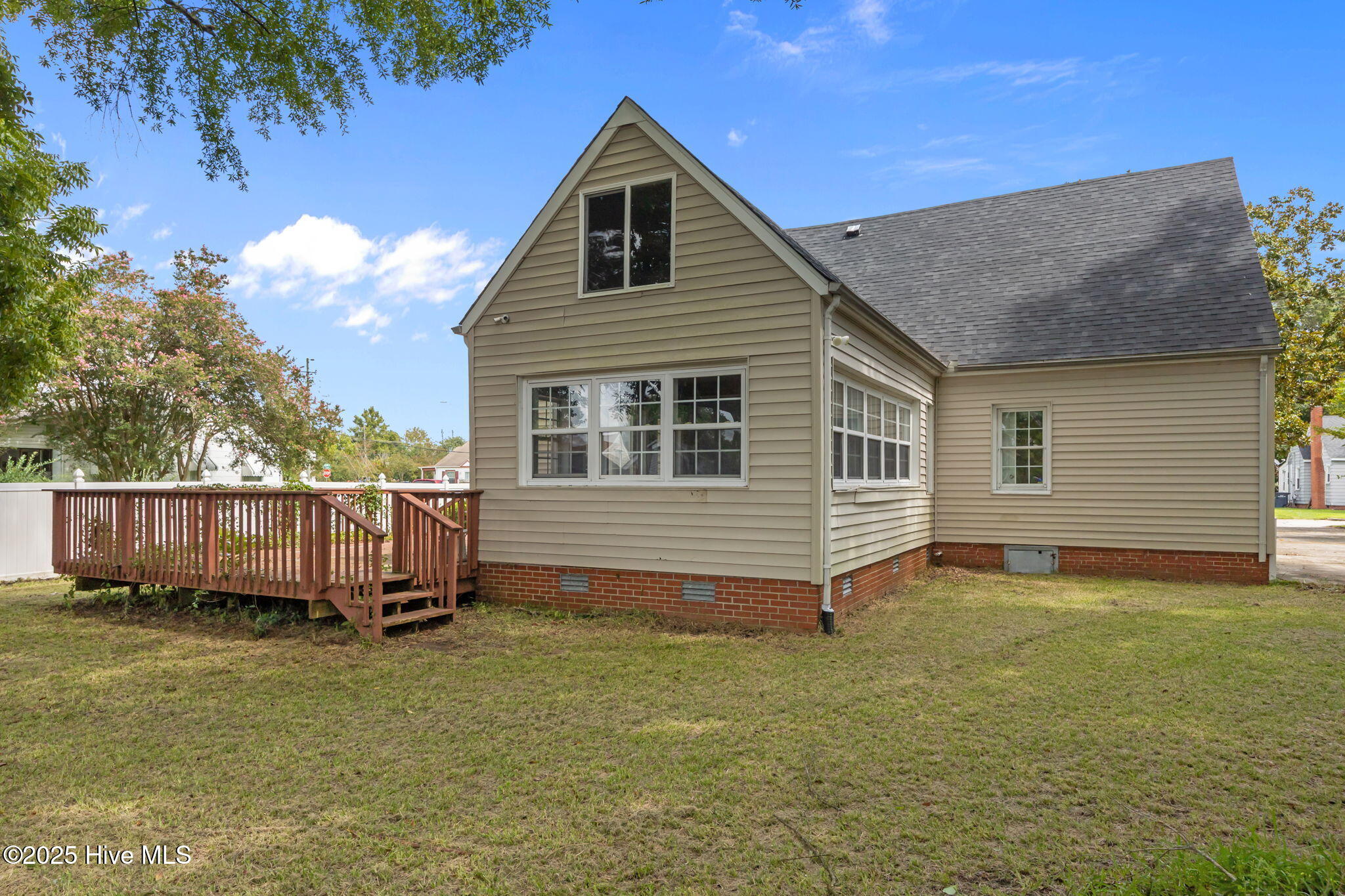 100520043 | Photo 44