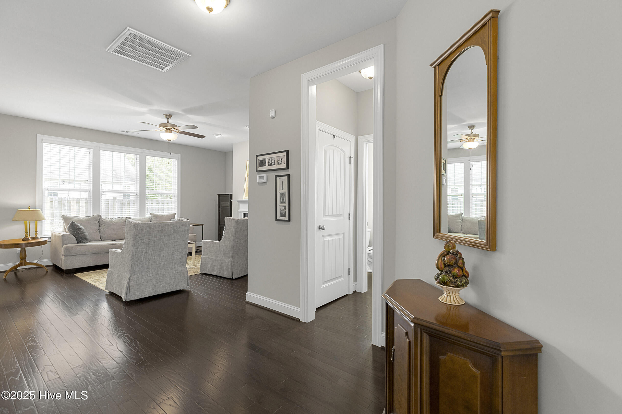 Laurenbridge5028-3foyShaneL33A5409-CR2