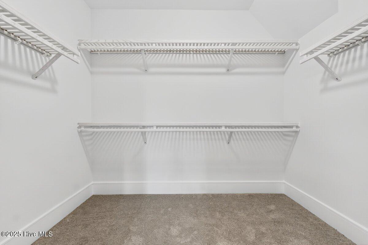 100545863 | Photo 40