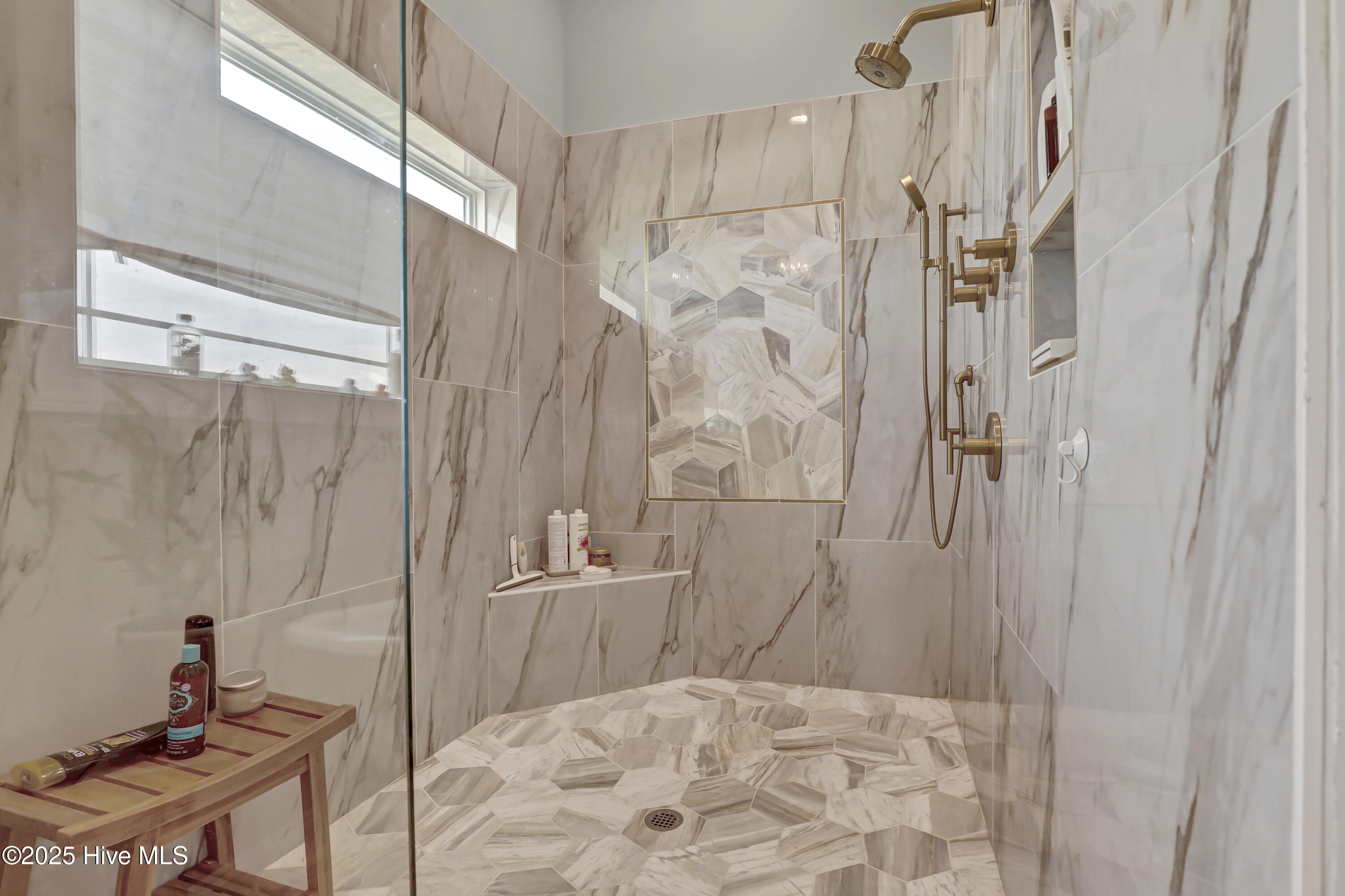 100503420 | Photo 39