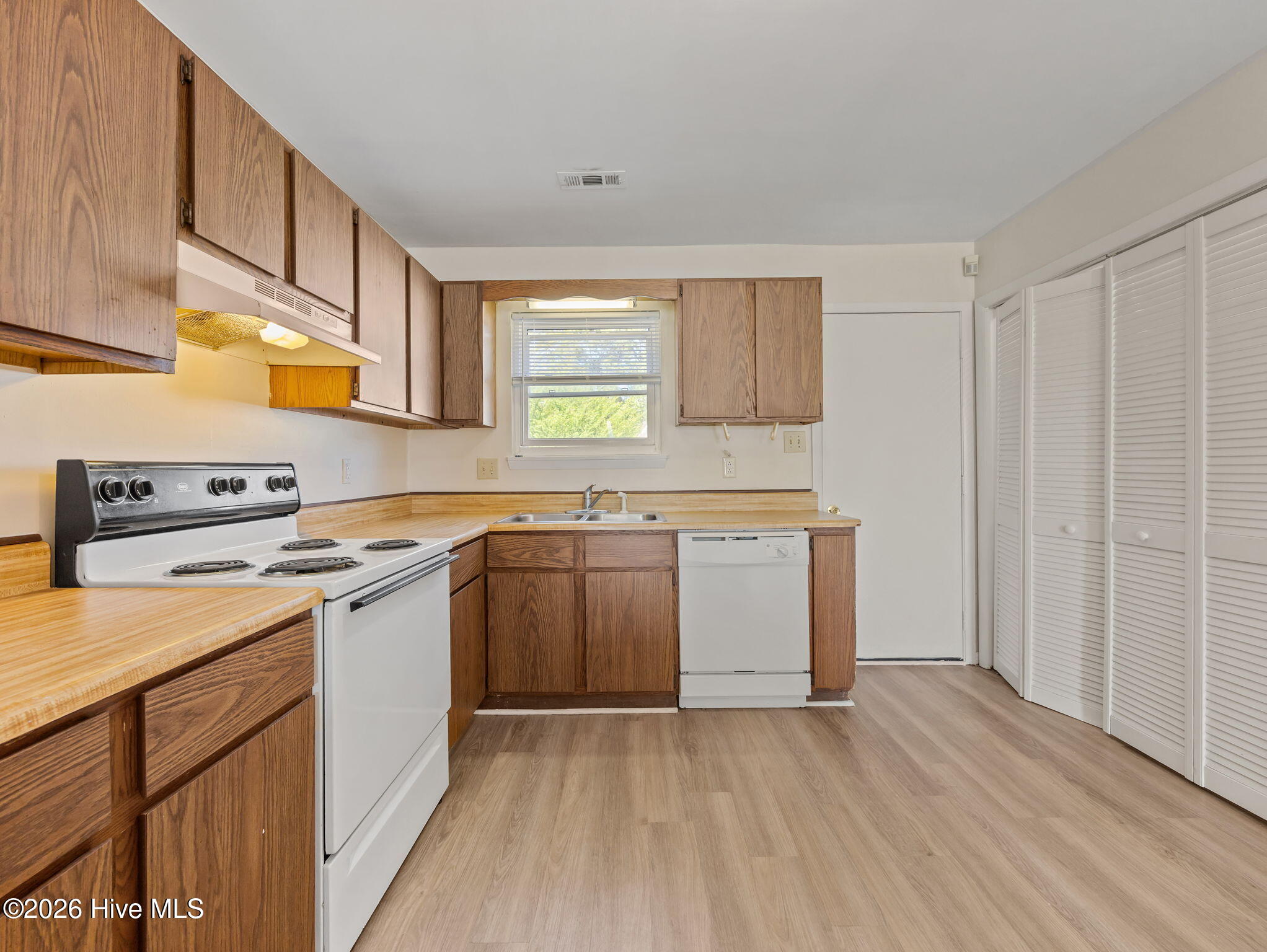 100565385 | Photo 15