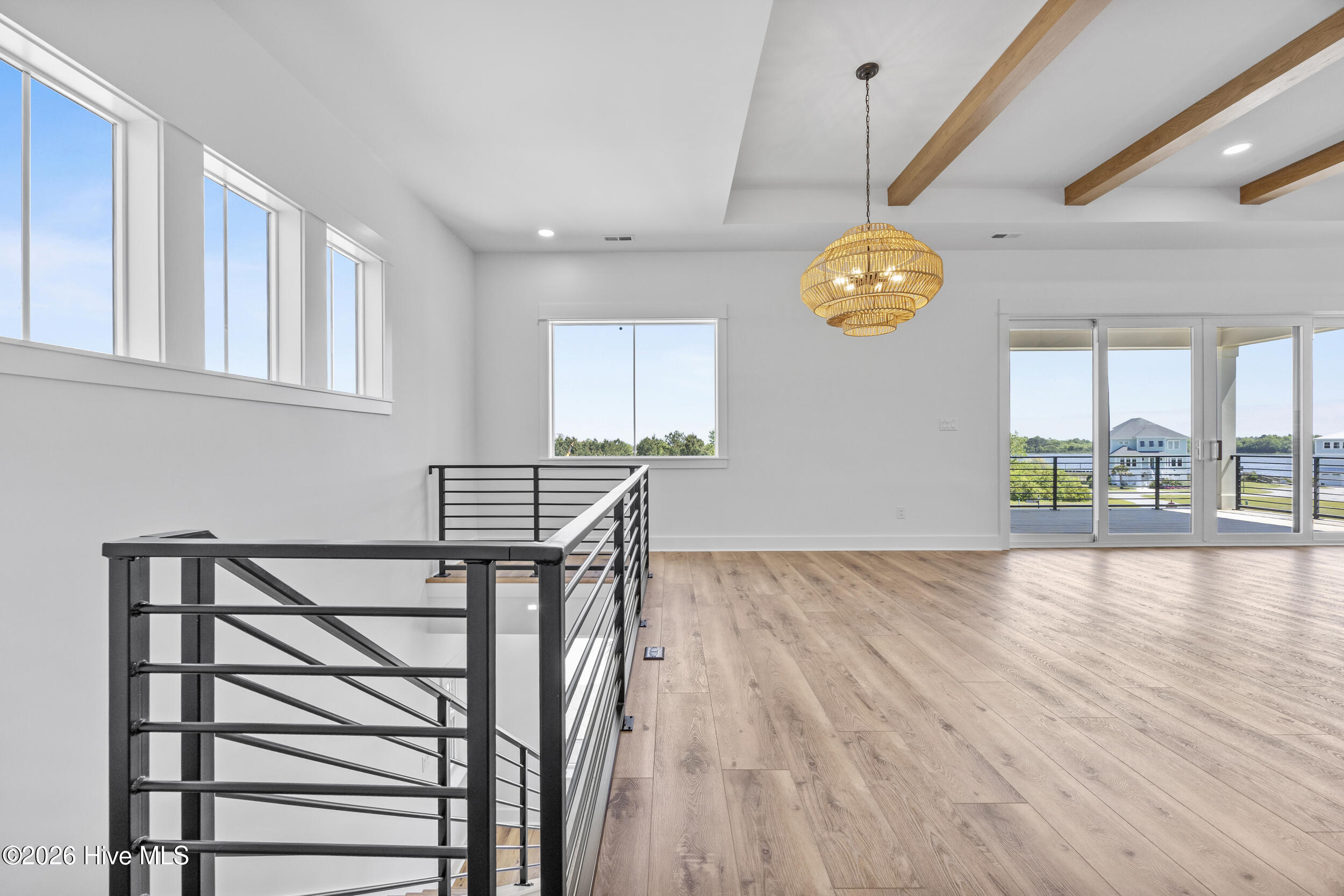 100567625 | Photo 32