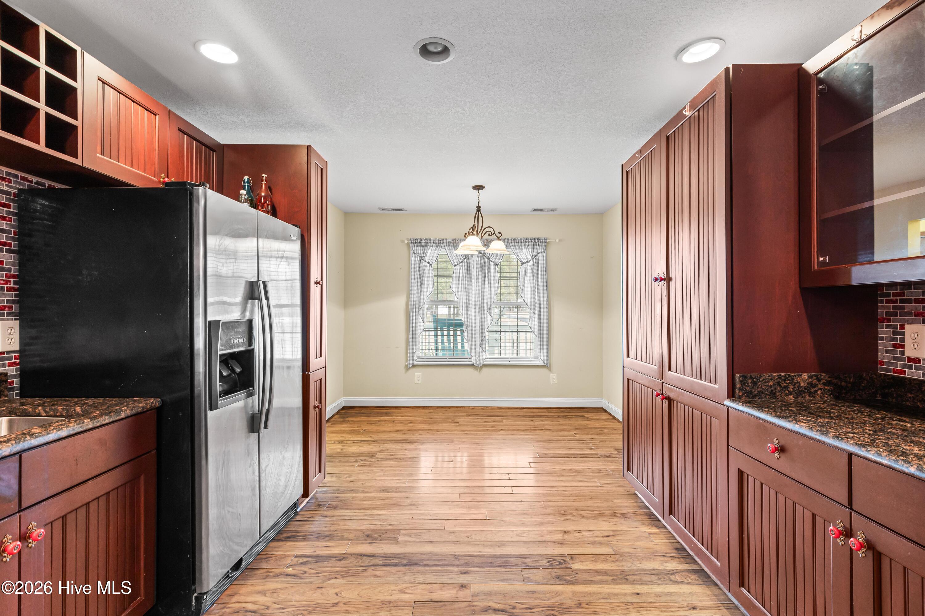 100559175 | Photo 11