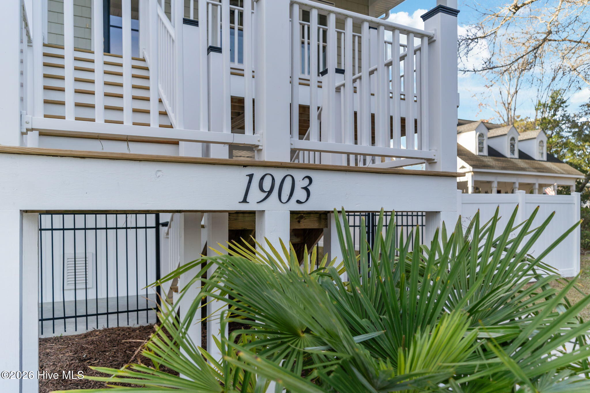 100561647 | Photo 32