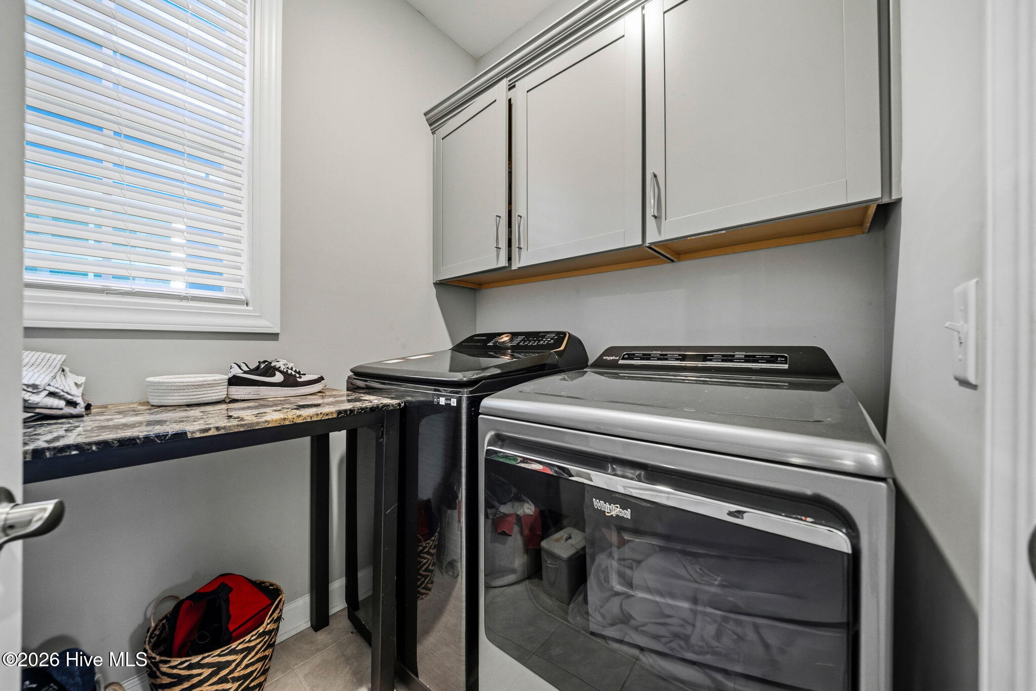 100563185 | Photo 30