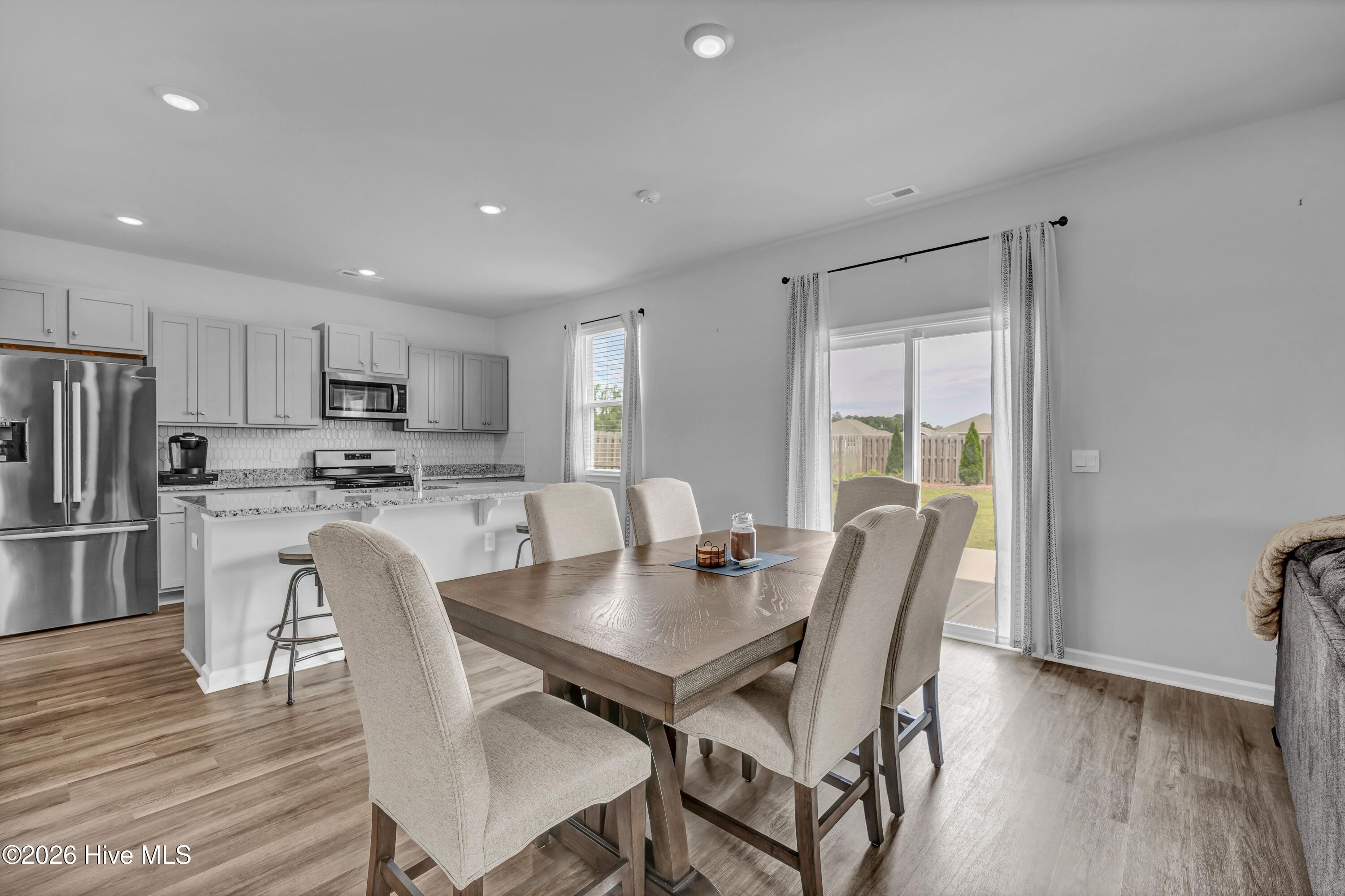 100570372 | Photo 13