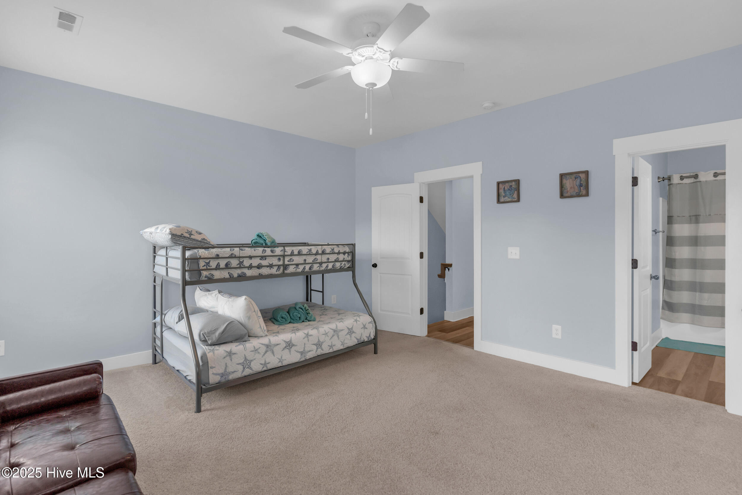 100524088 | Photo 24