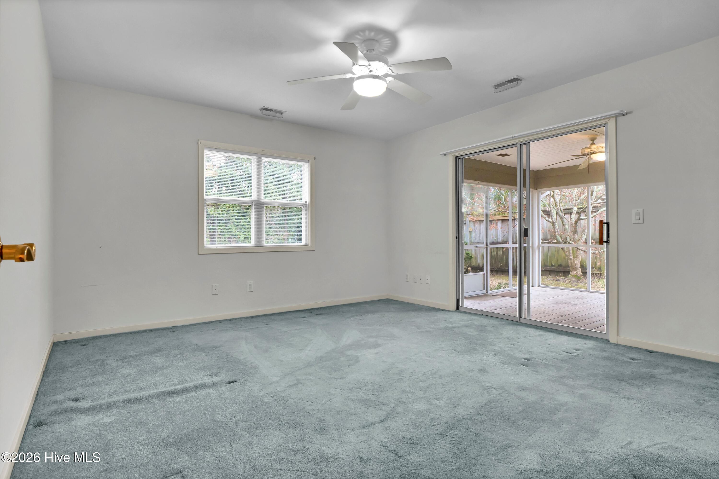 100554854 | Photo 15