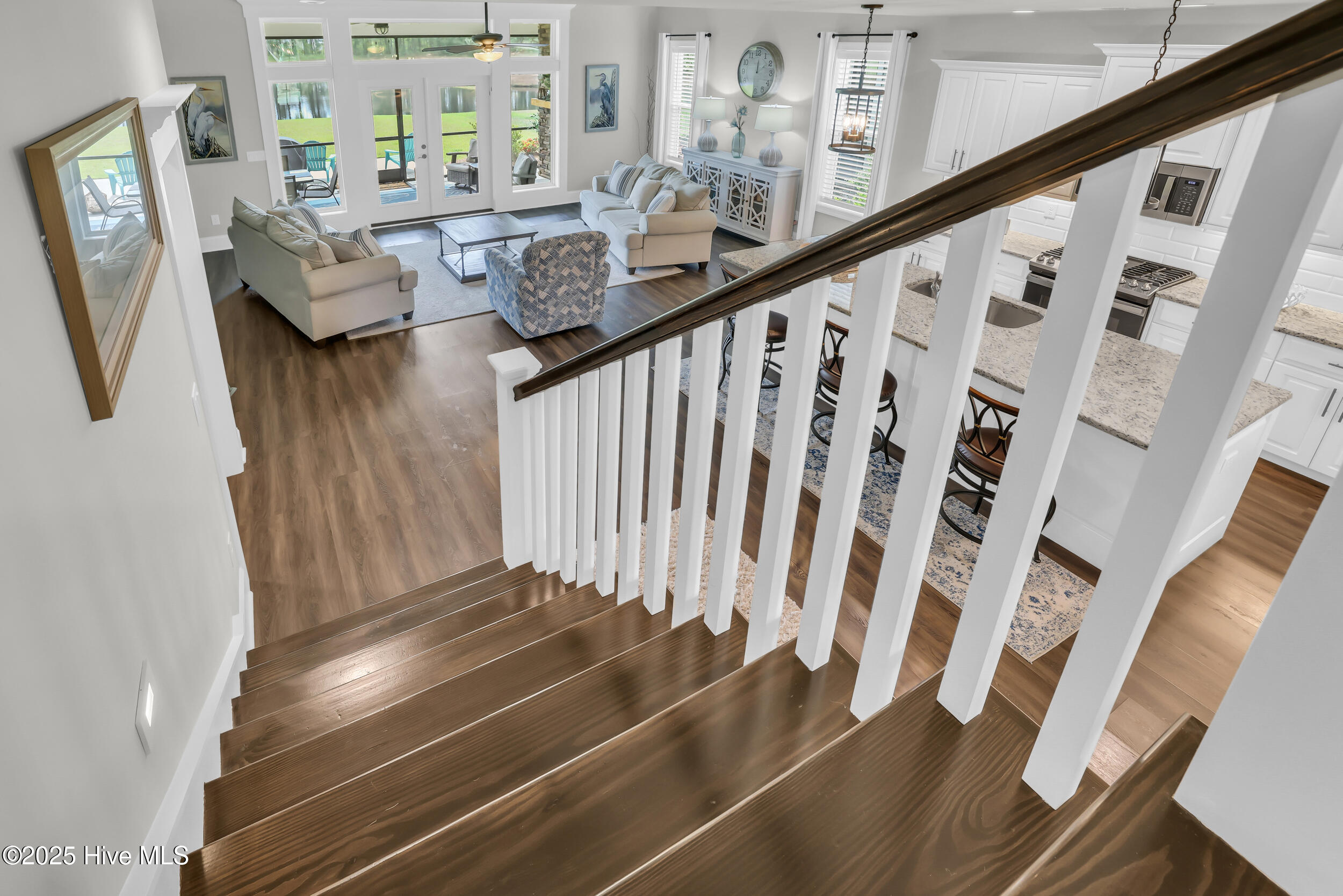 100502745 | Photo 26