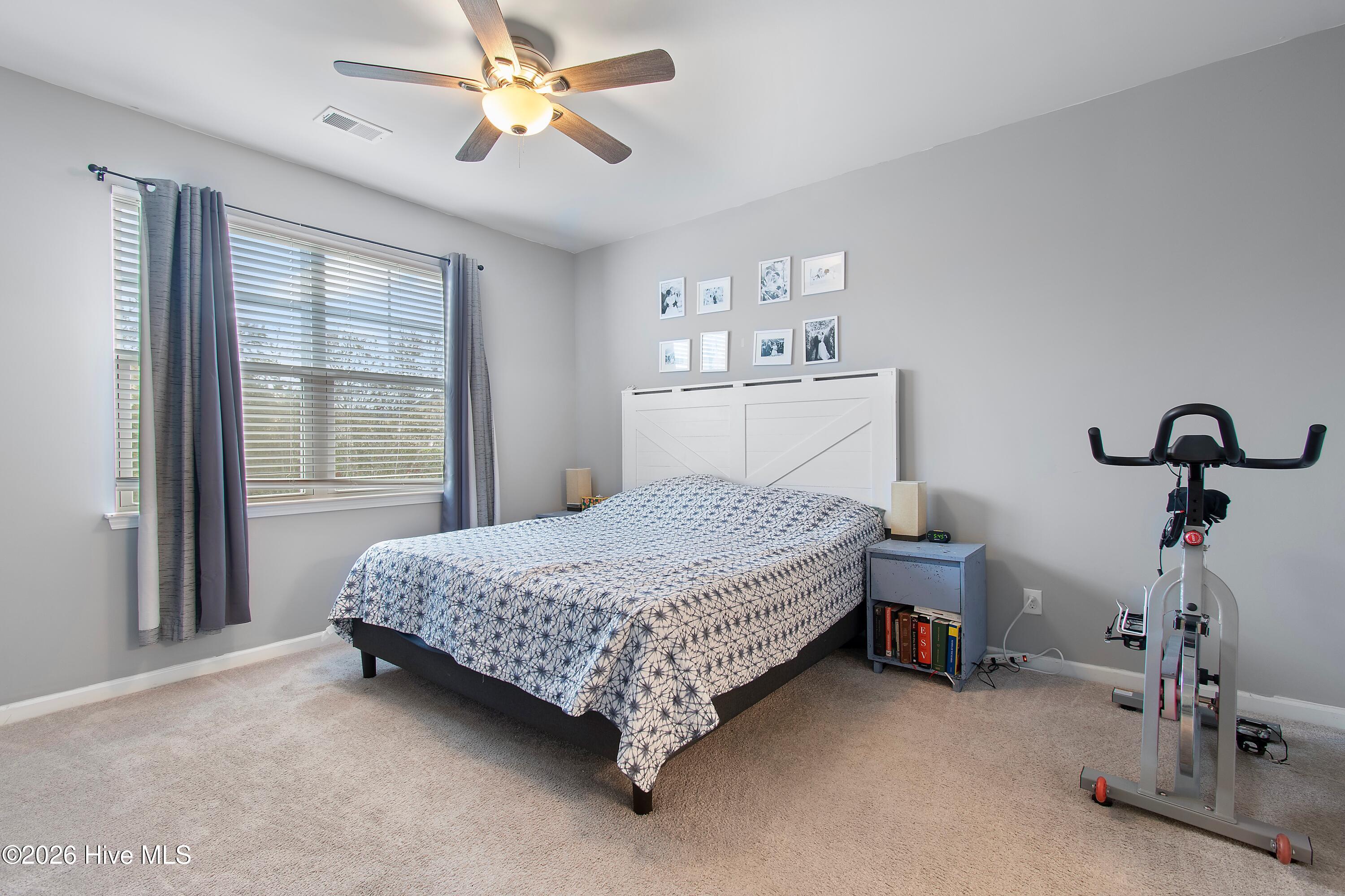 100560000 | Photo 16