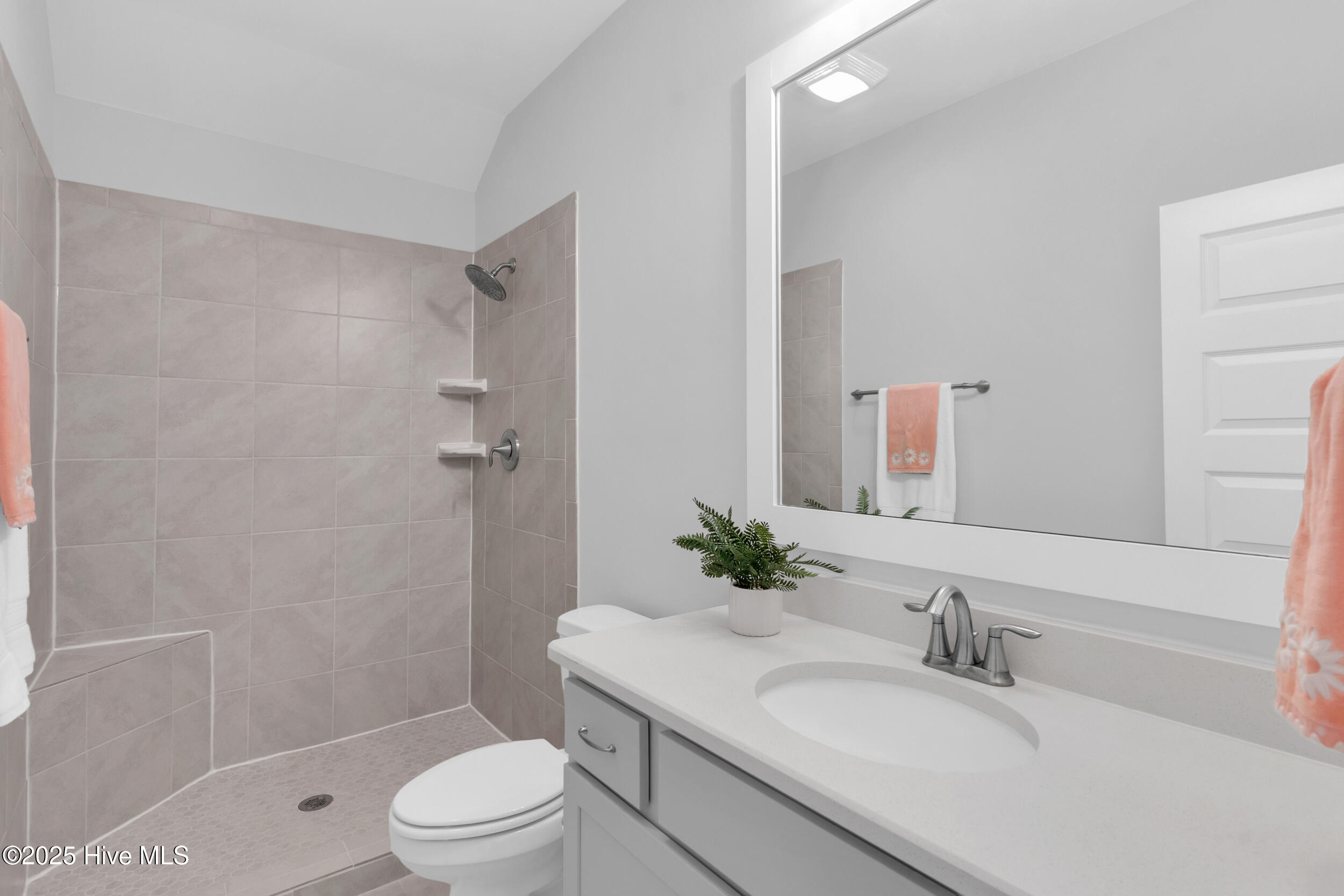 100535117 | Photo 36