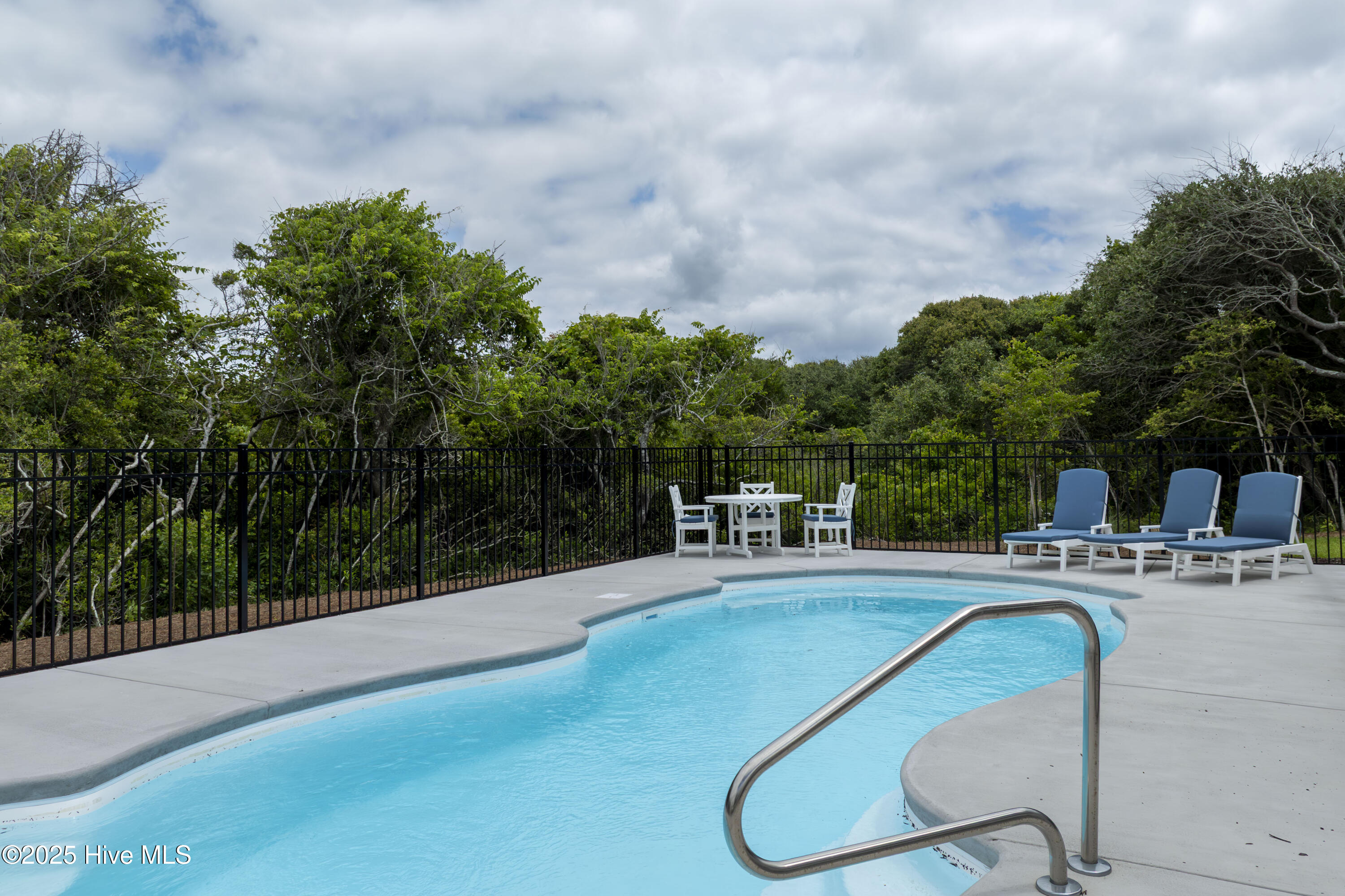 100510701 | Photo 102