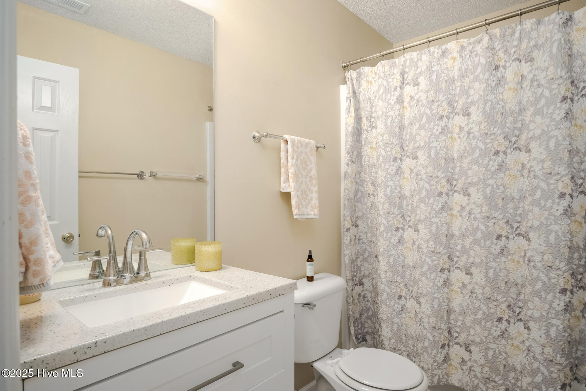 100546493 | Photo 19