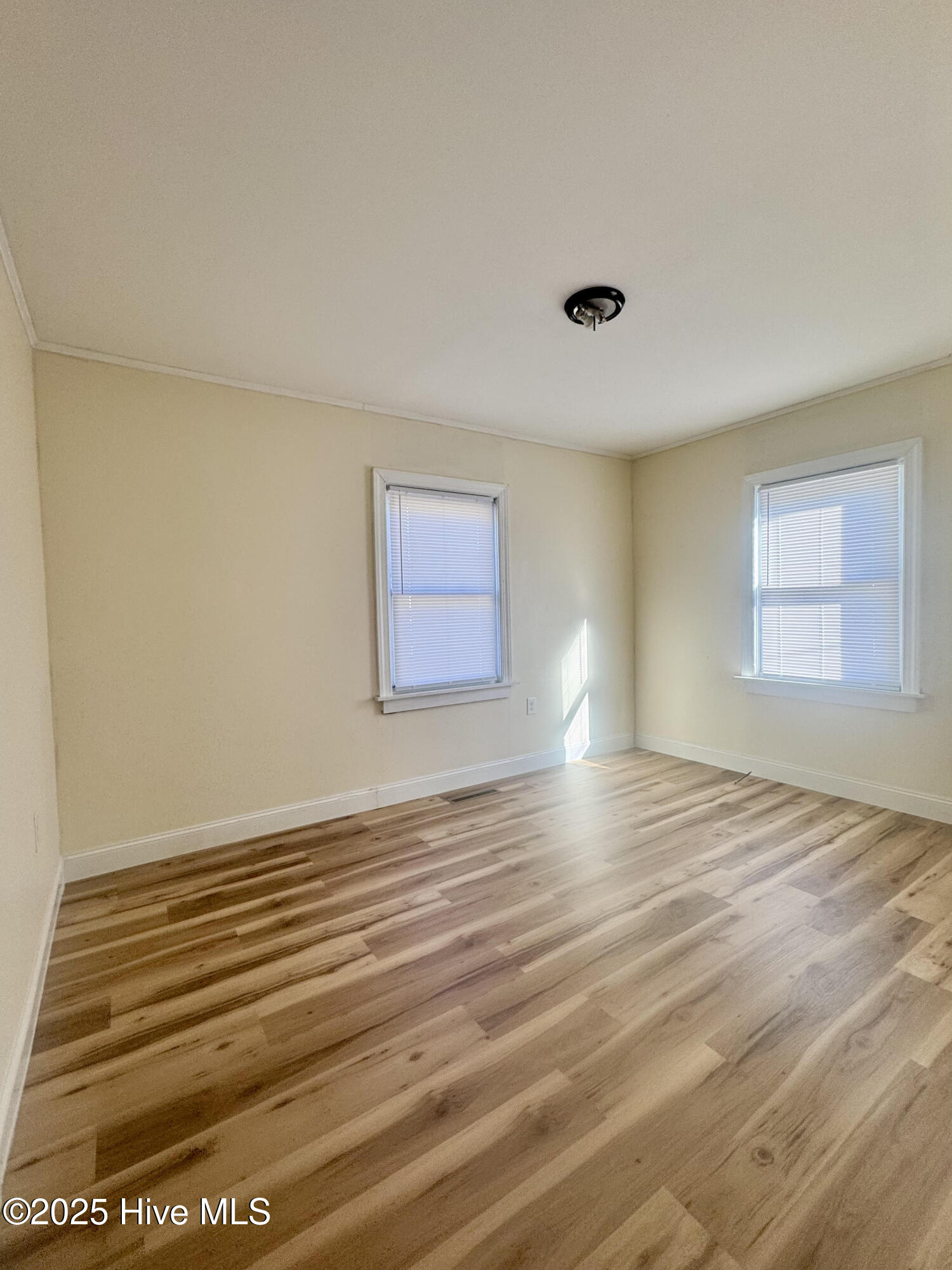 100546929 | Photo 16