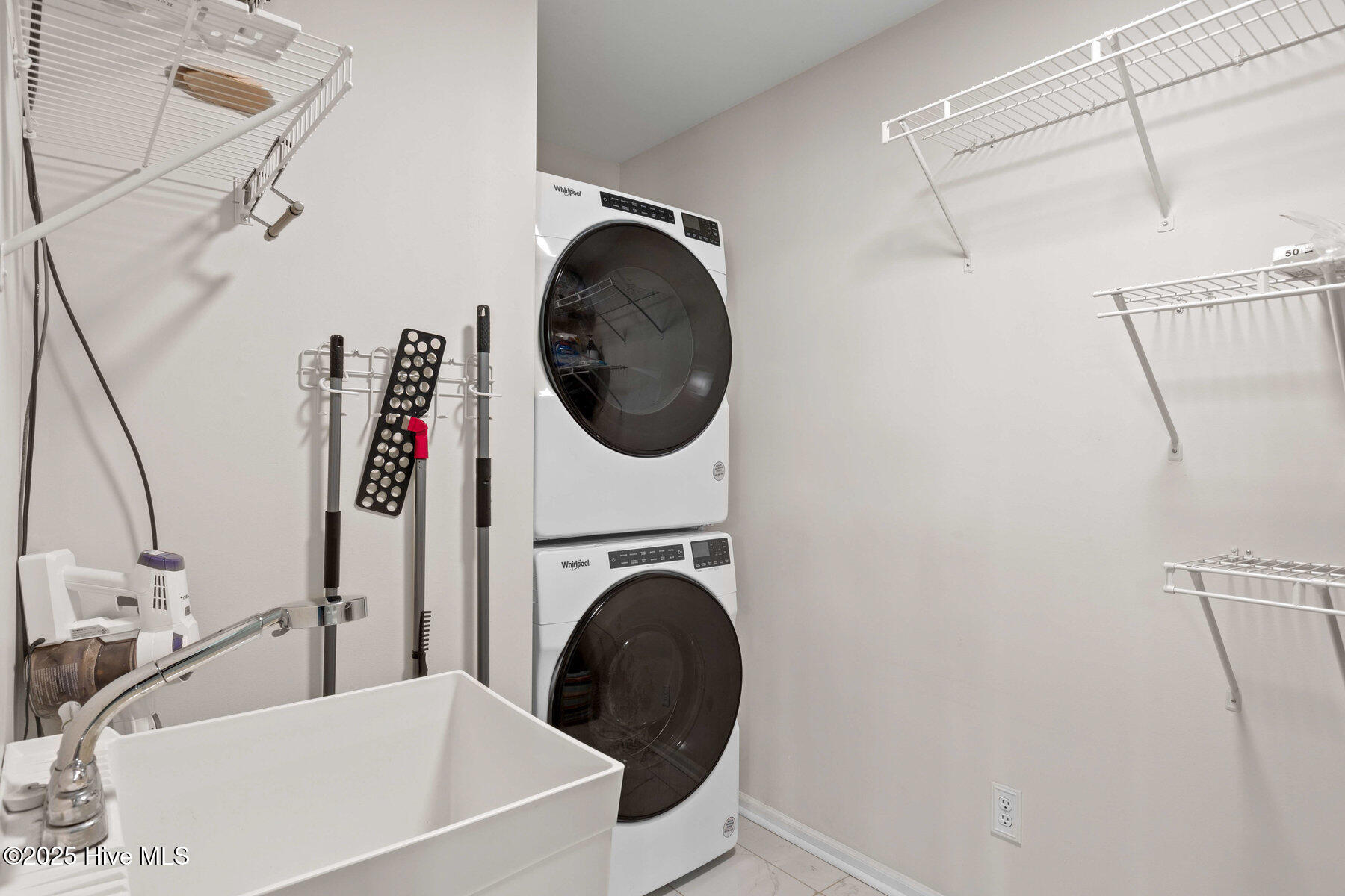 100497400 | Photo 33