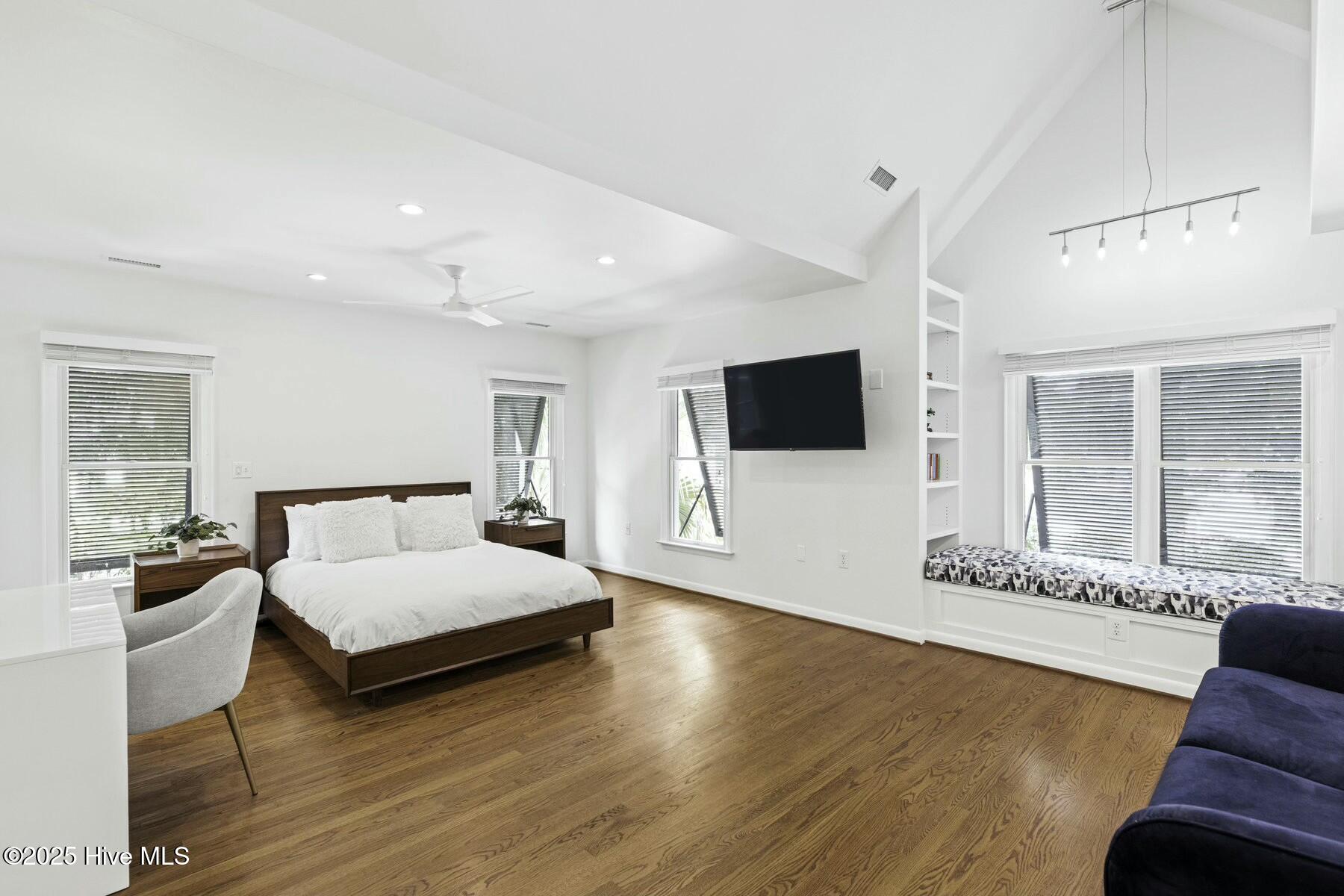 100555228 | Photo 42