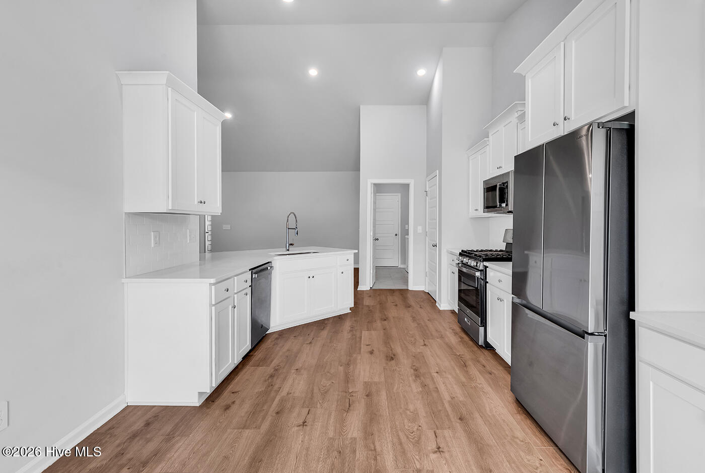 100560005 | Photo 17