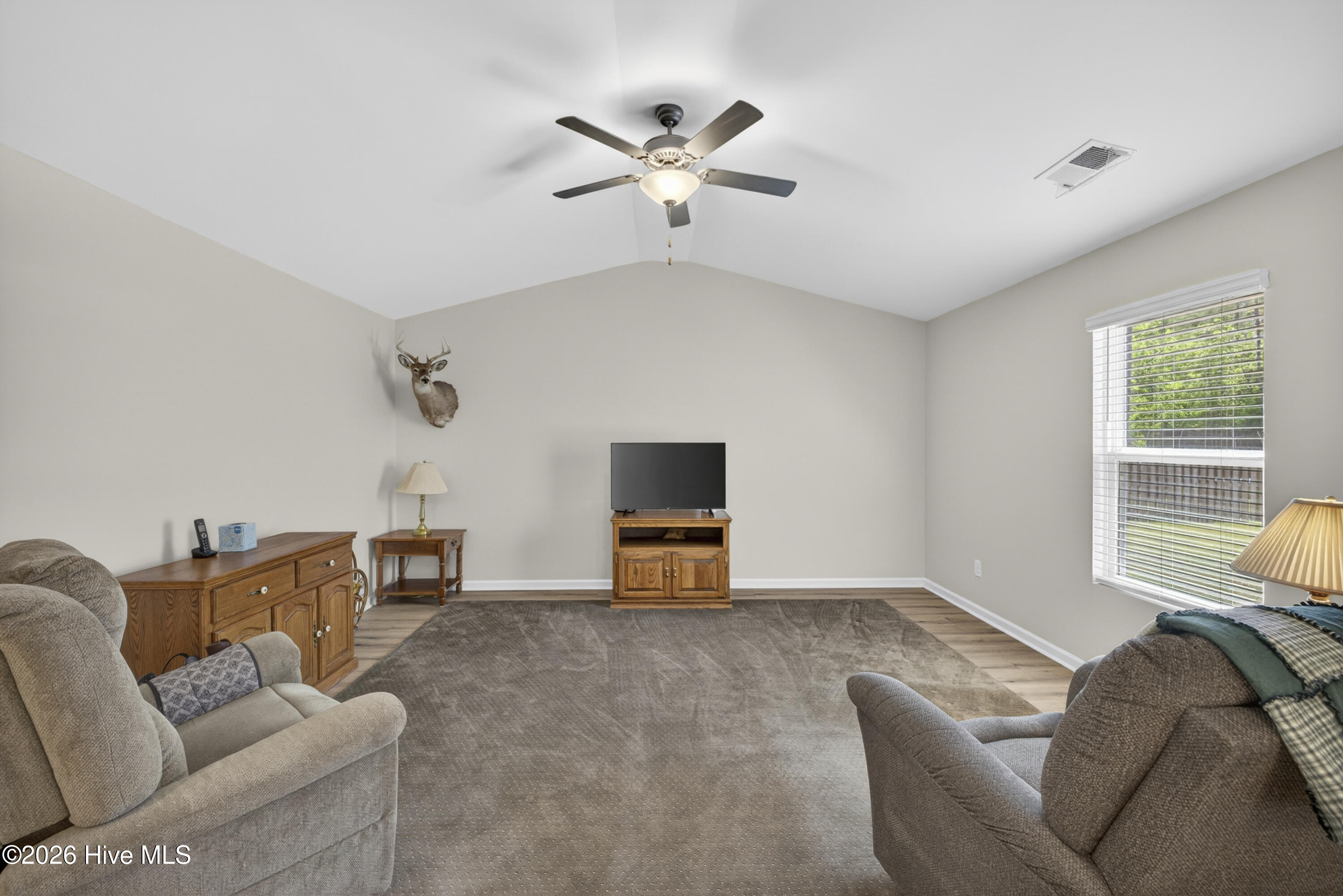 100570076 | Photo 20