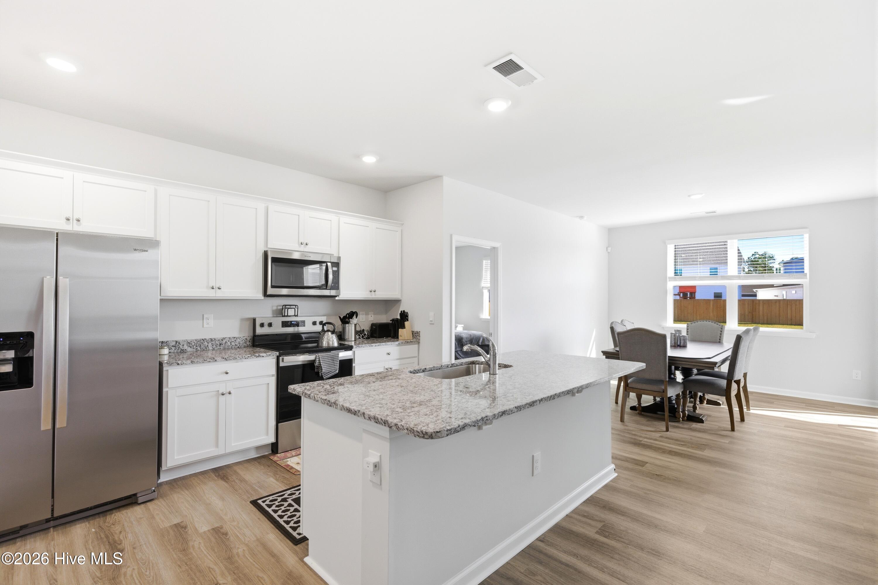 100563047 | Photo 23